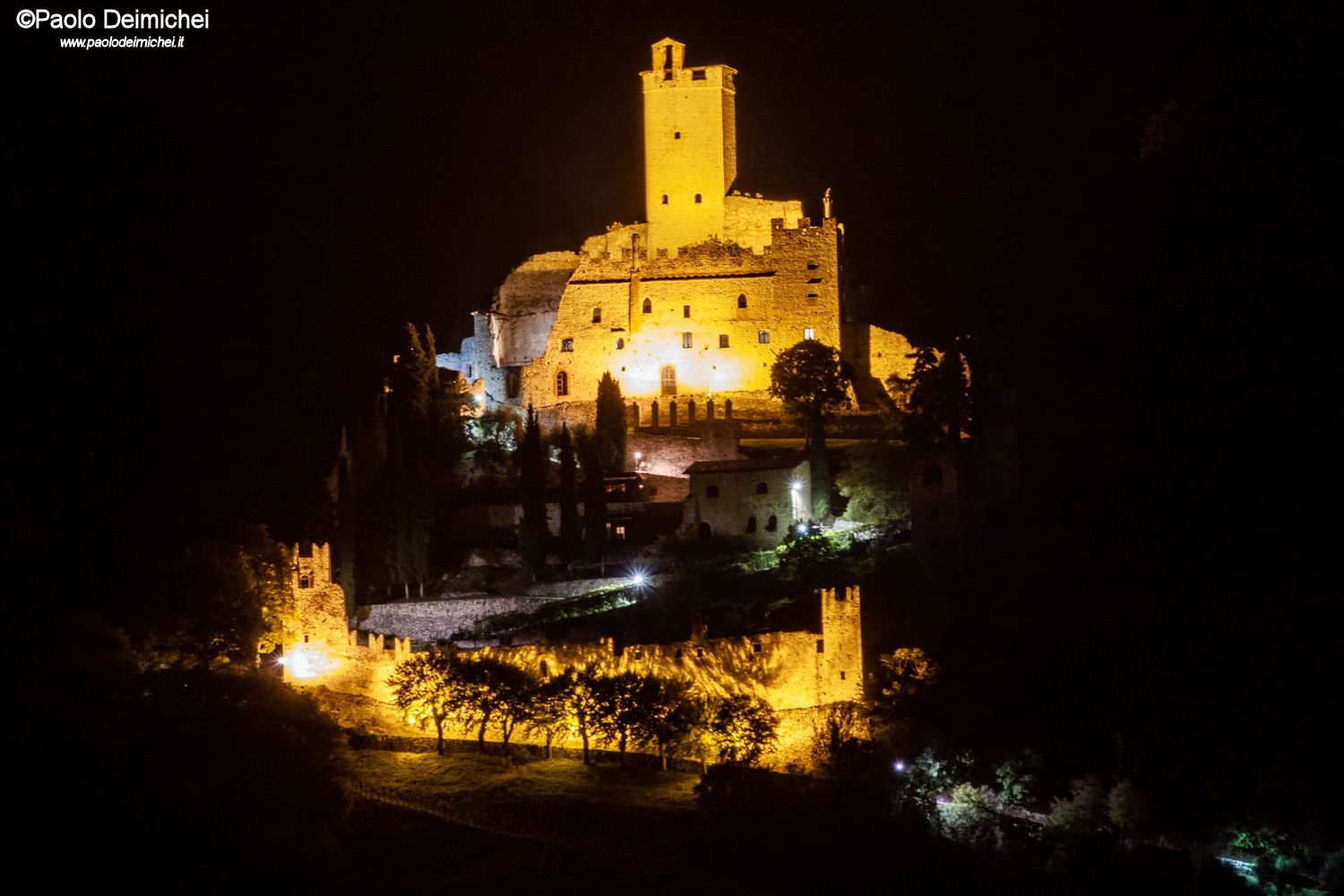 Castello di Sabbionara by night
