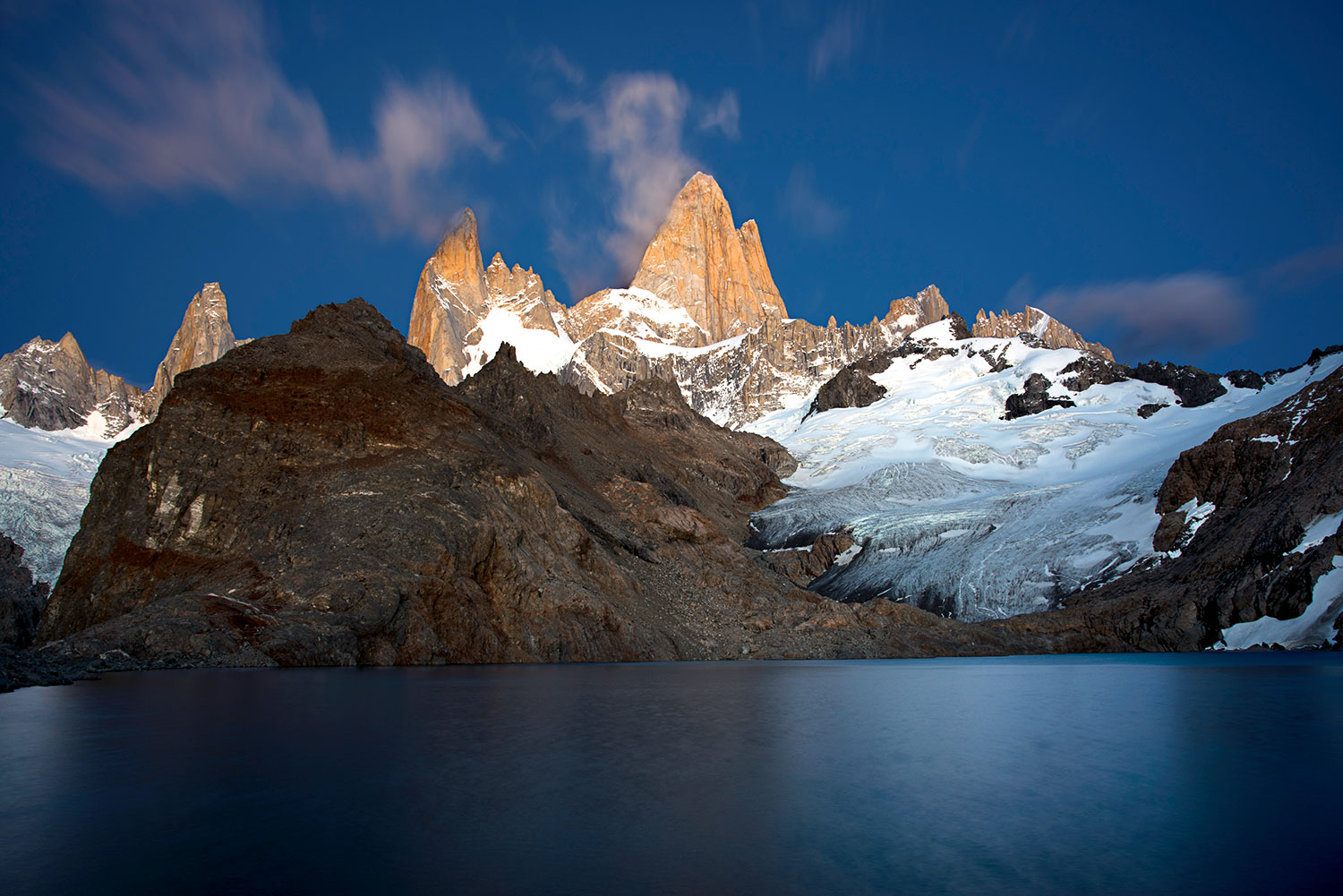 Fitz Roy visto dalla Laguna de los tres all'alba