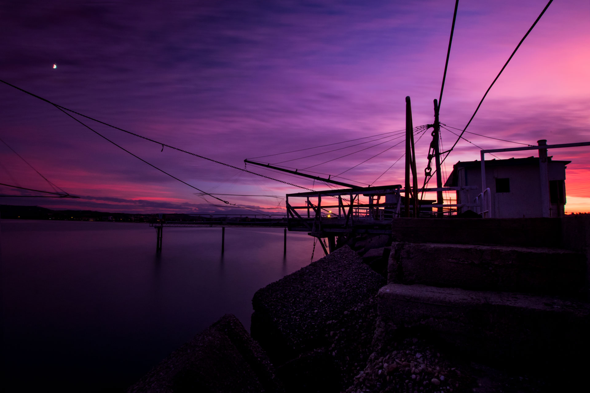 Drop it down. Port of Giulianova, Teramo