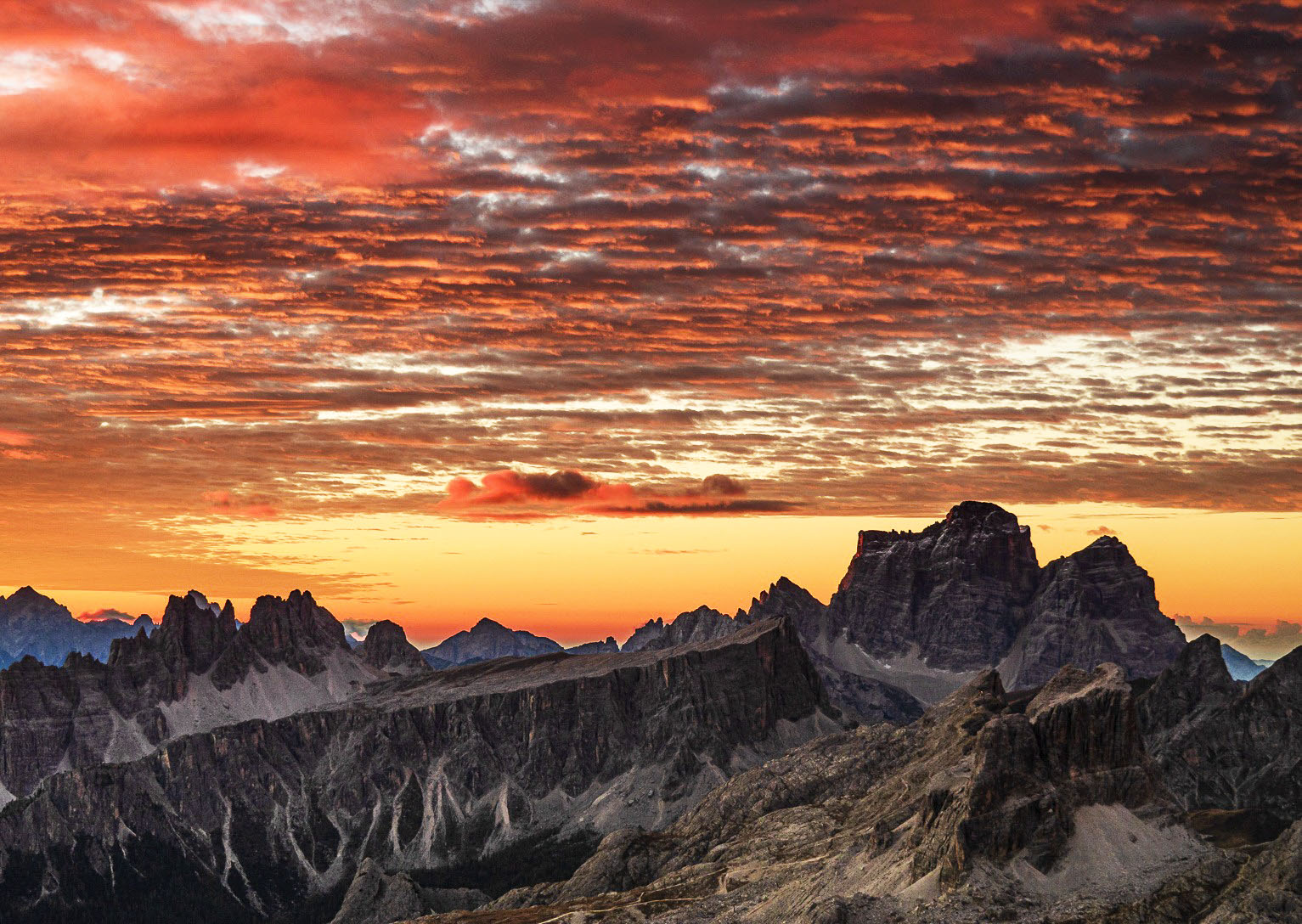 Overview from the Lagazuoi hut