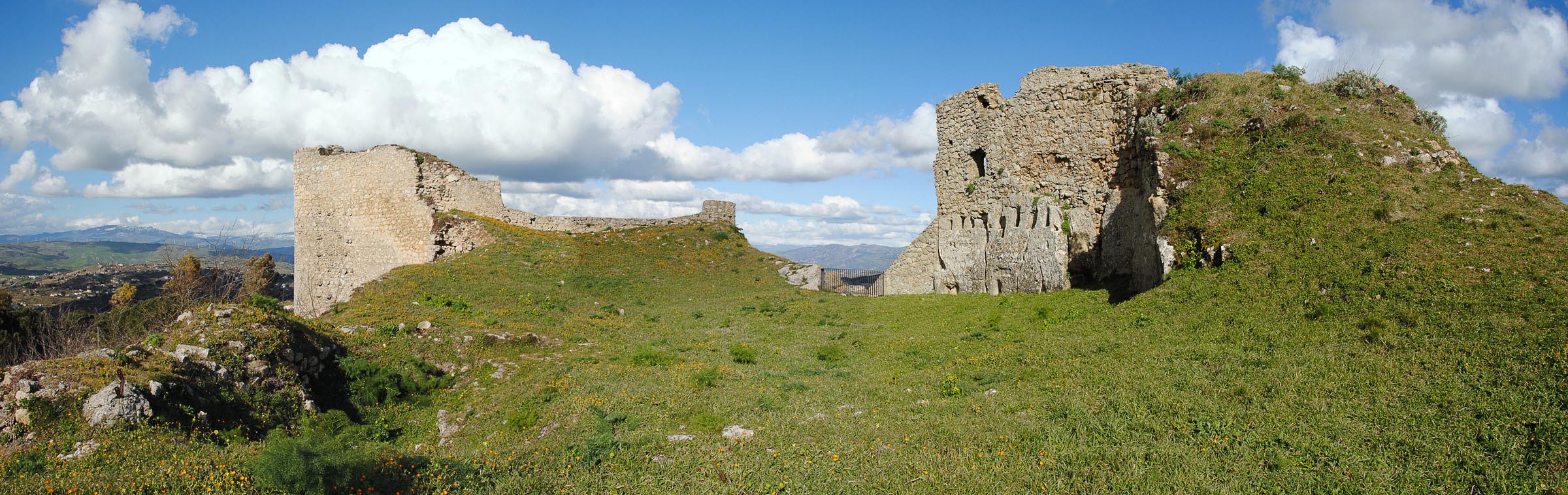 Ruderi del castello di Assoro