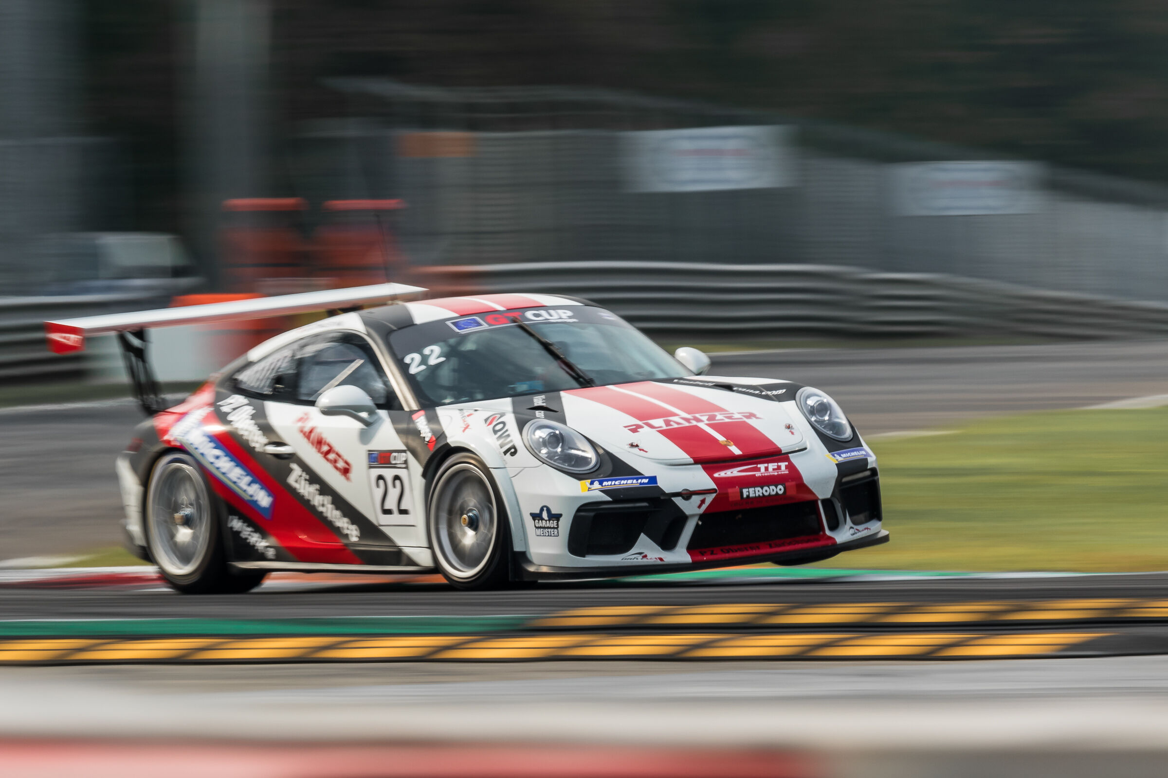 Saltando sui cordoli