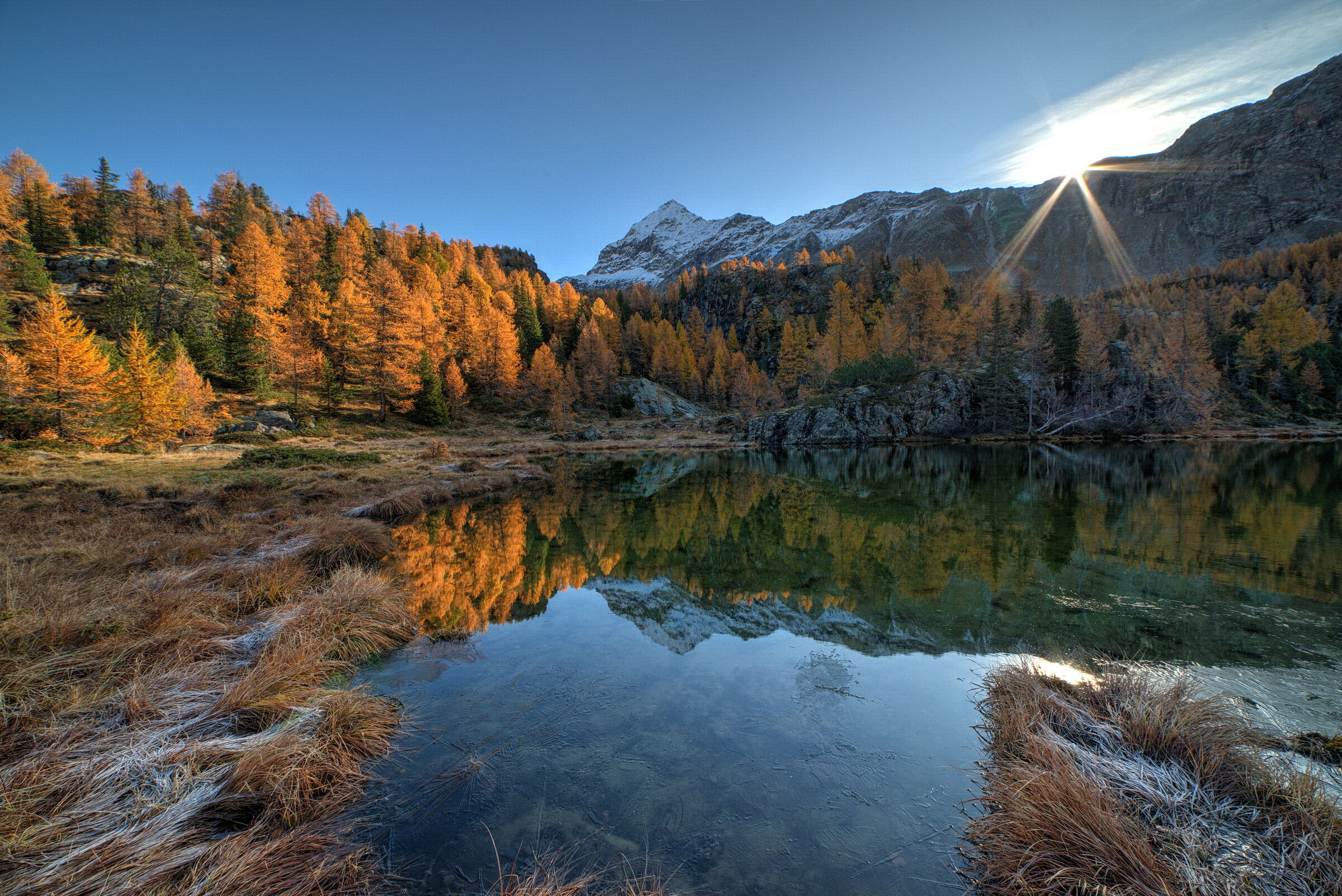 primi raggi sul lago