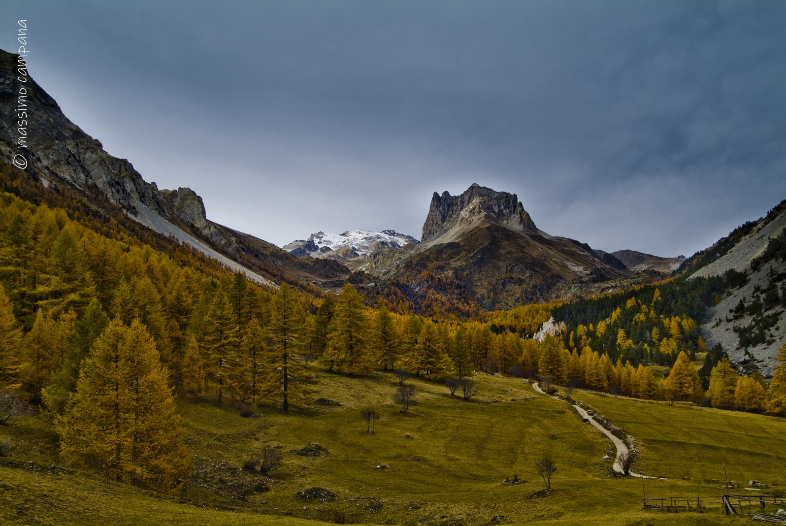 Narrow Valley with grand sertuand and Petit Serù