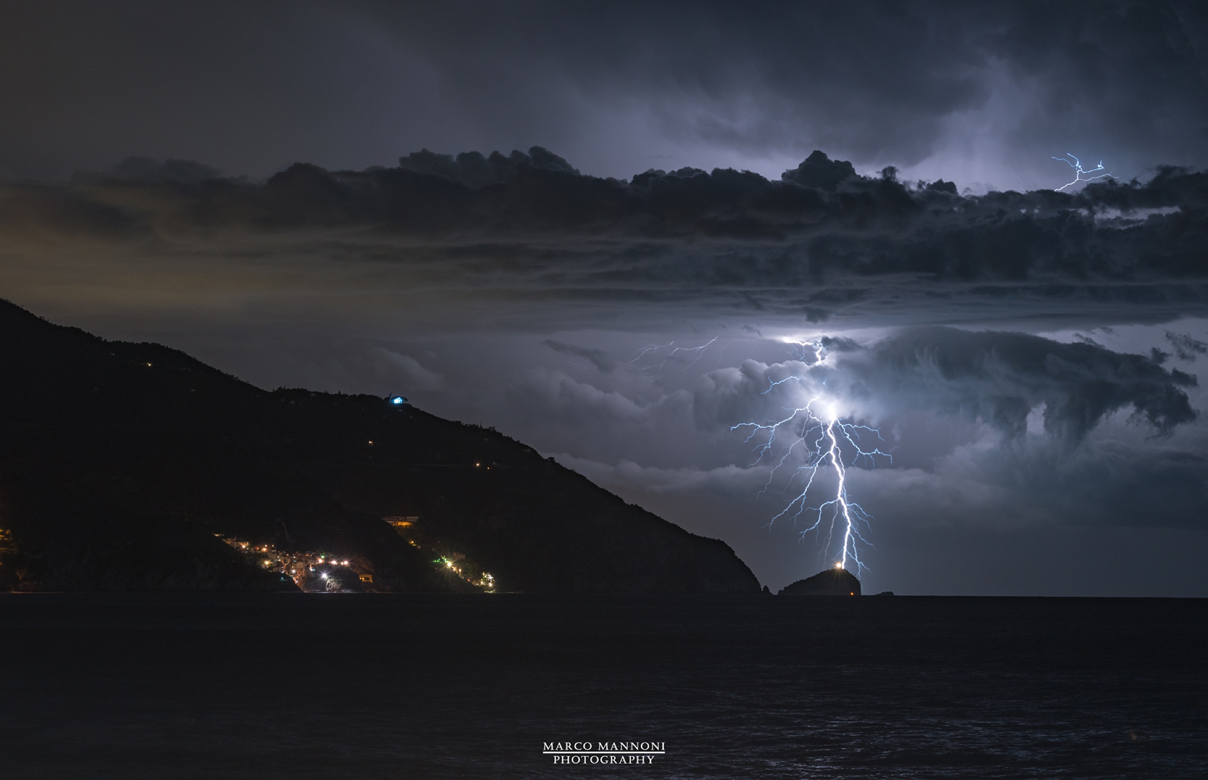 Lampo su isola del Tino