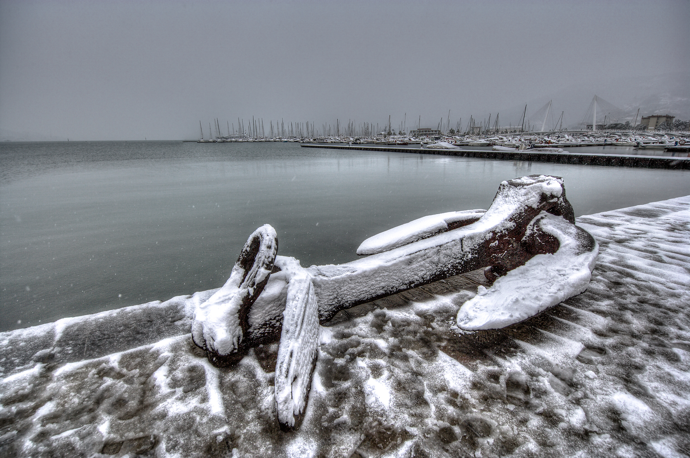 nevicata al molo Italia