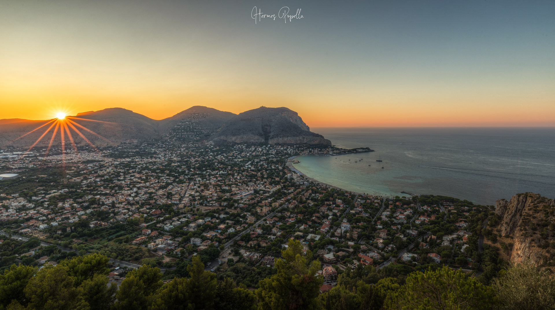 last rays of sunshine on the Gulf of Mondello