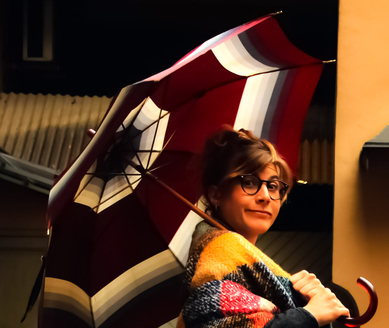 Scettica mentre piove