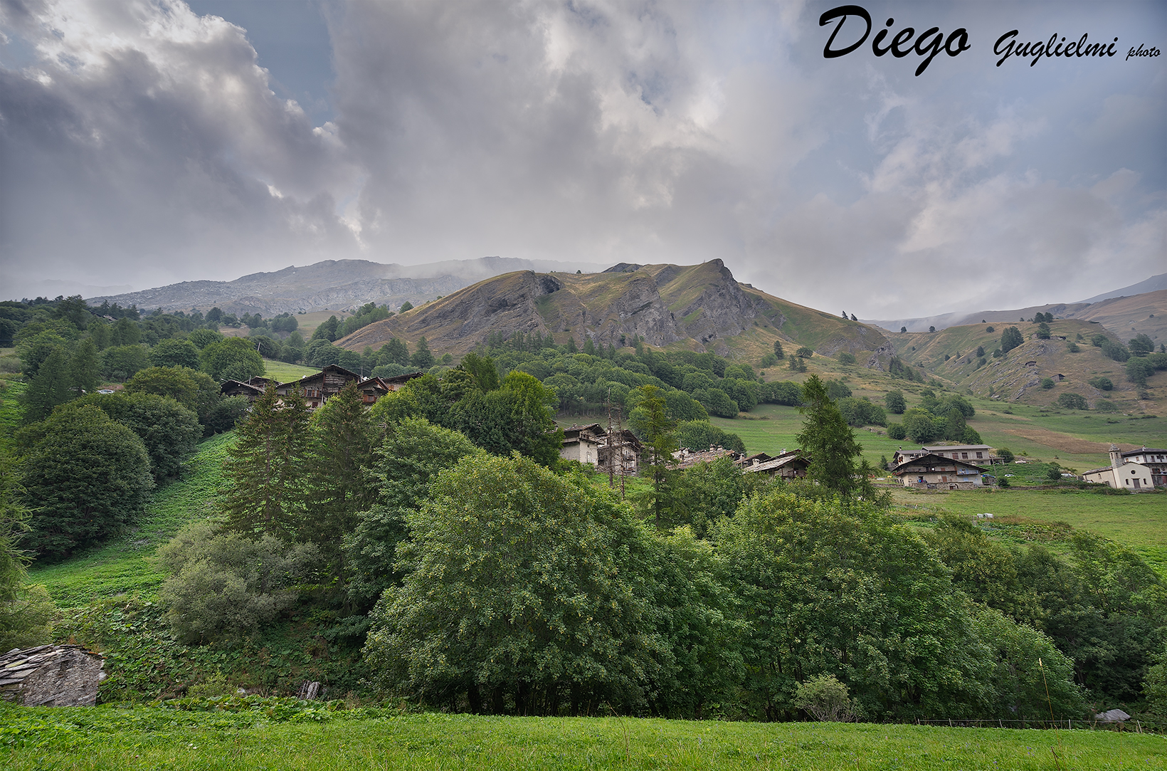 Villaggi tra i monti . Val Varaita (Cuneo)