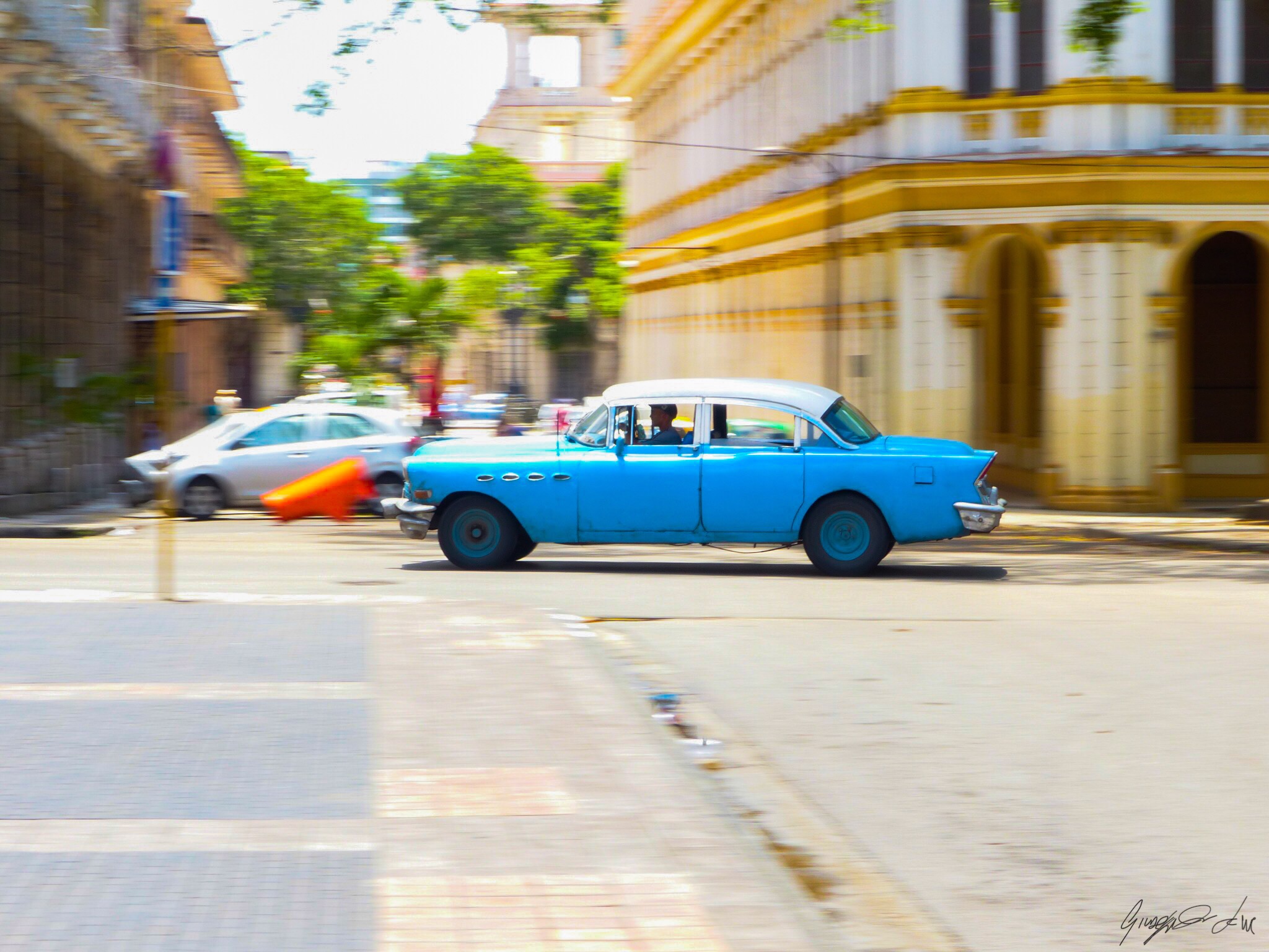 Old car cuba panning #2
