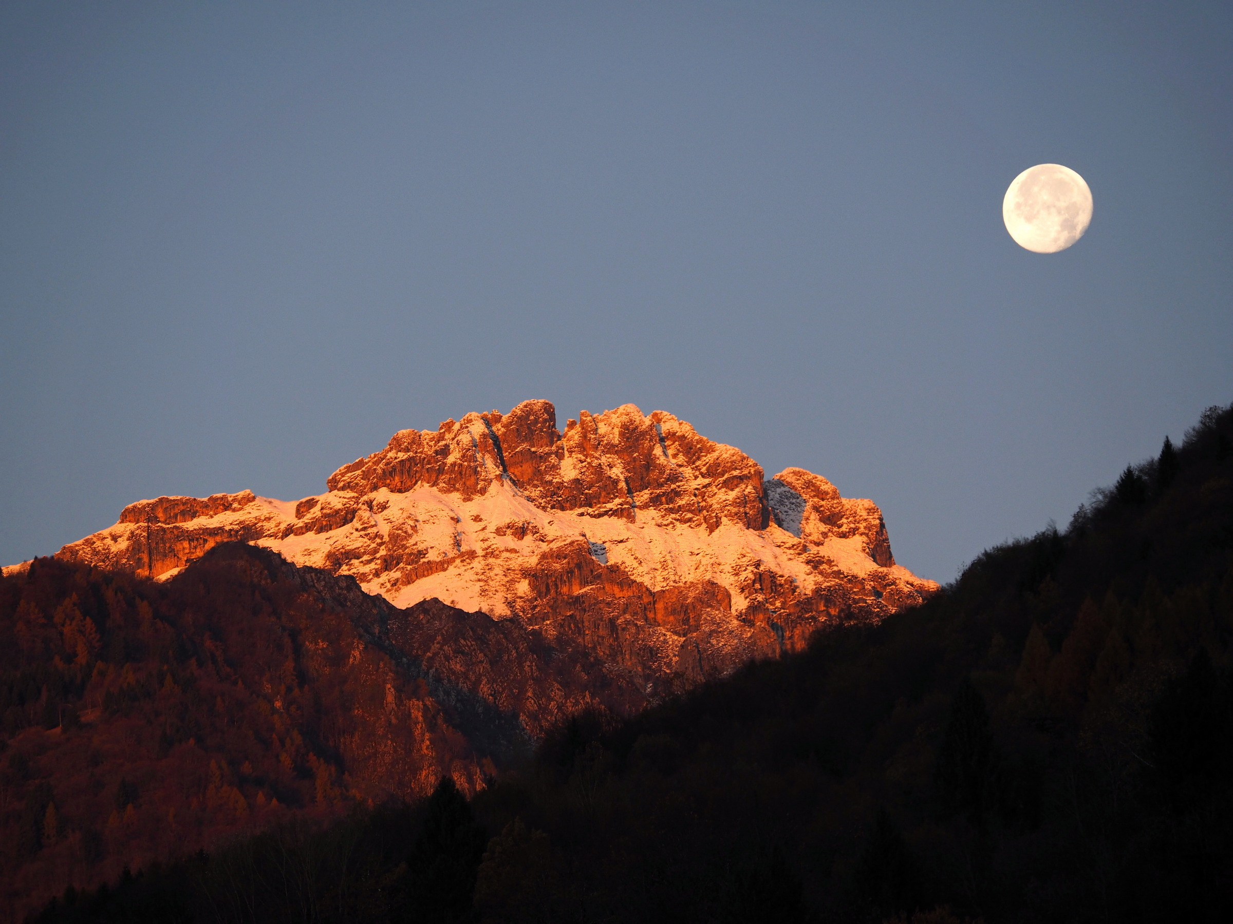 Sunrise with lunar sunset