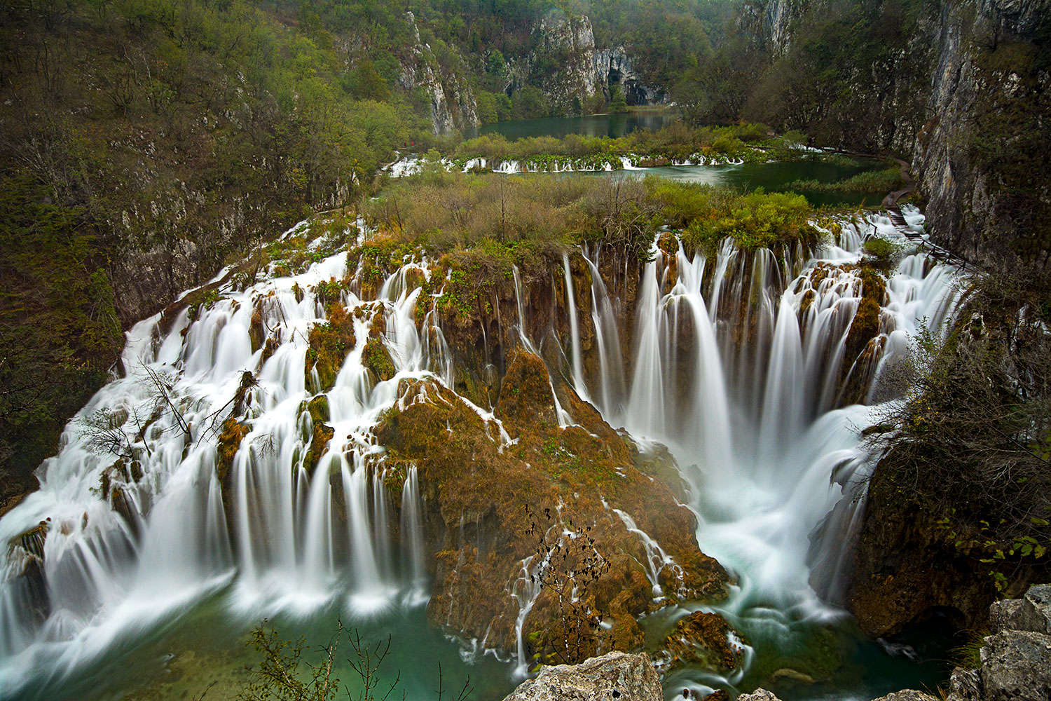 Plitvice cascata principale in autunno