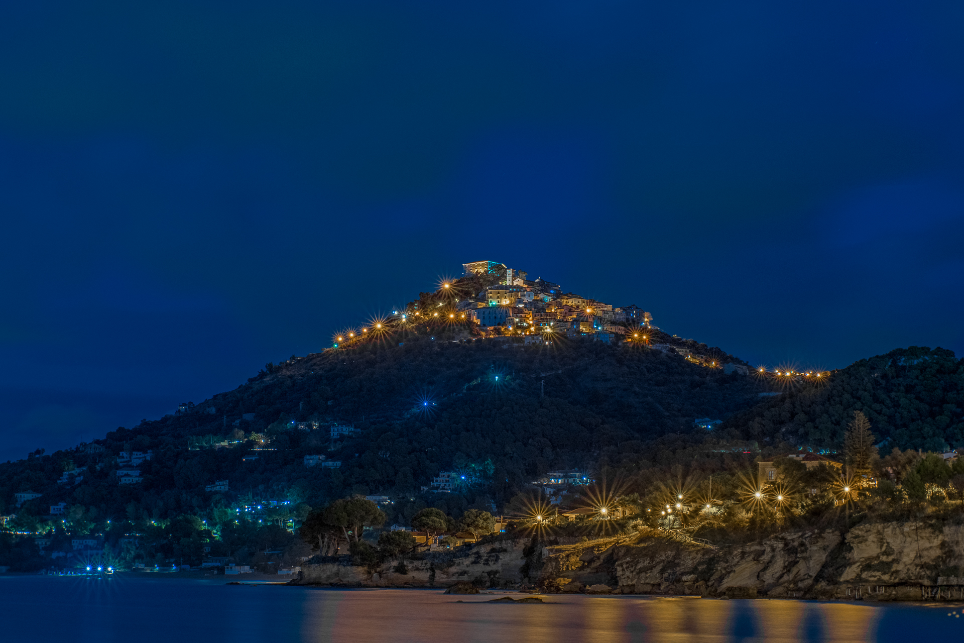 Castellabate by night