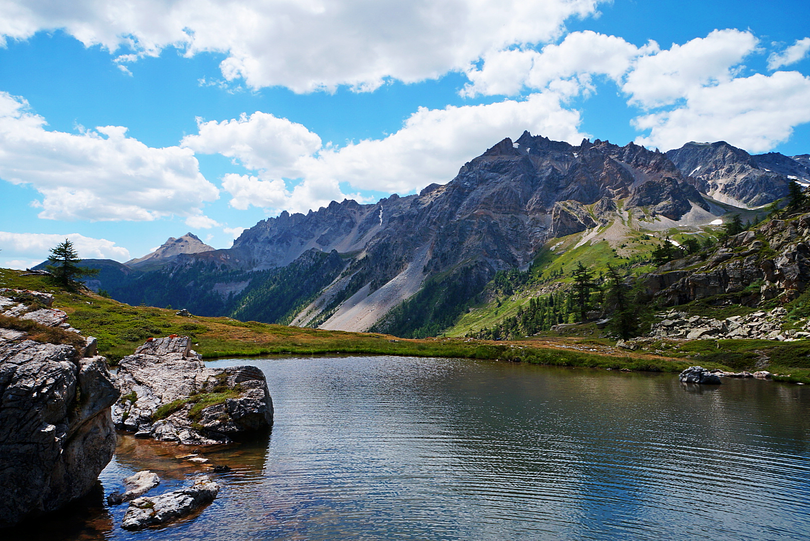 lago in valle stretta