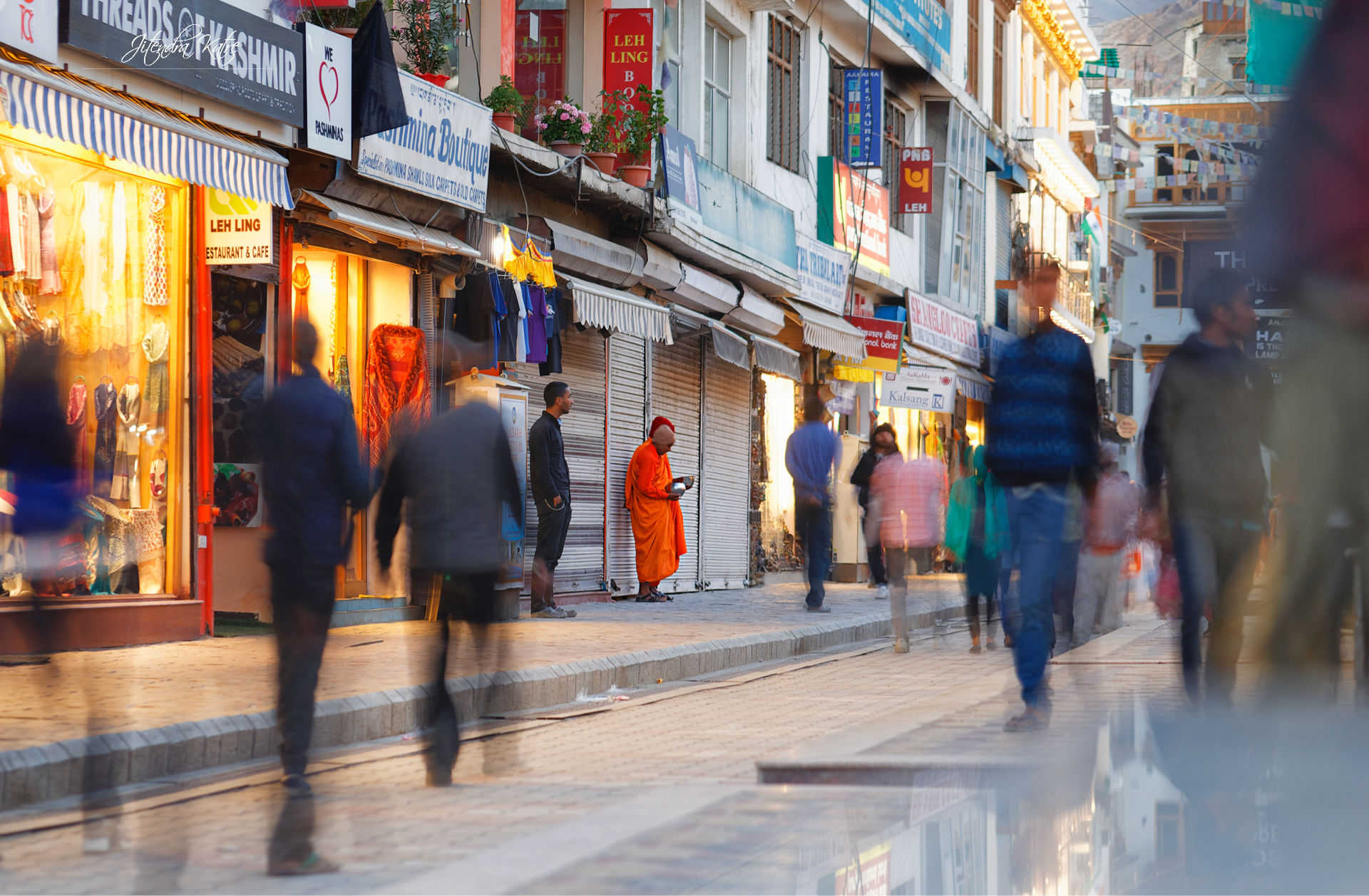 Il monaco sulla strada Leh