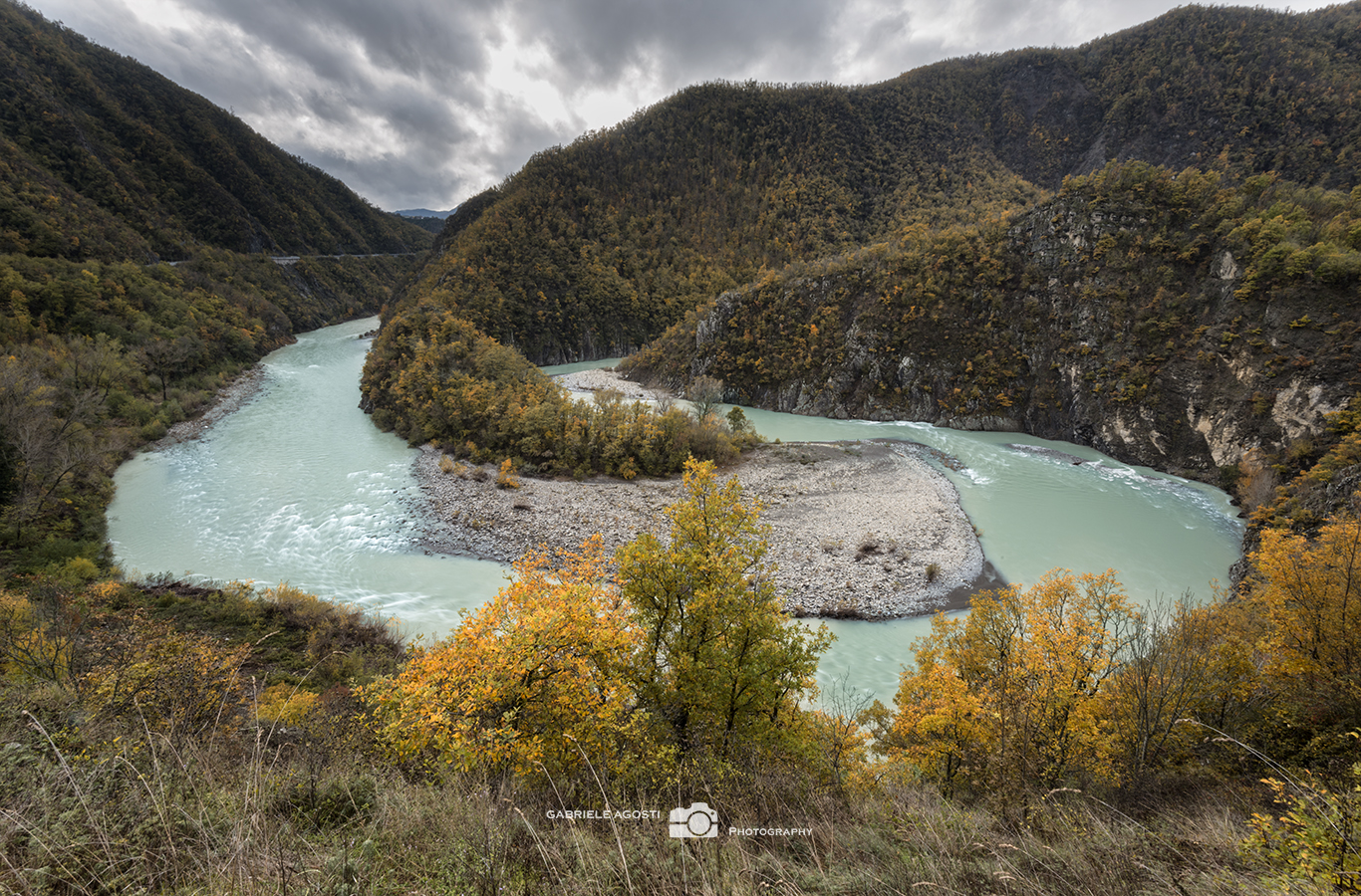 Il trebbia a San Salvatore vestito d'autunno