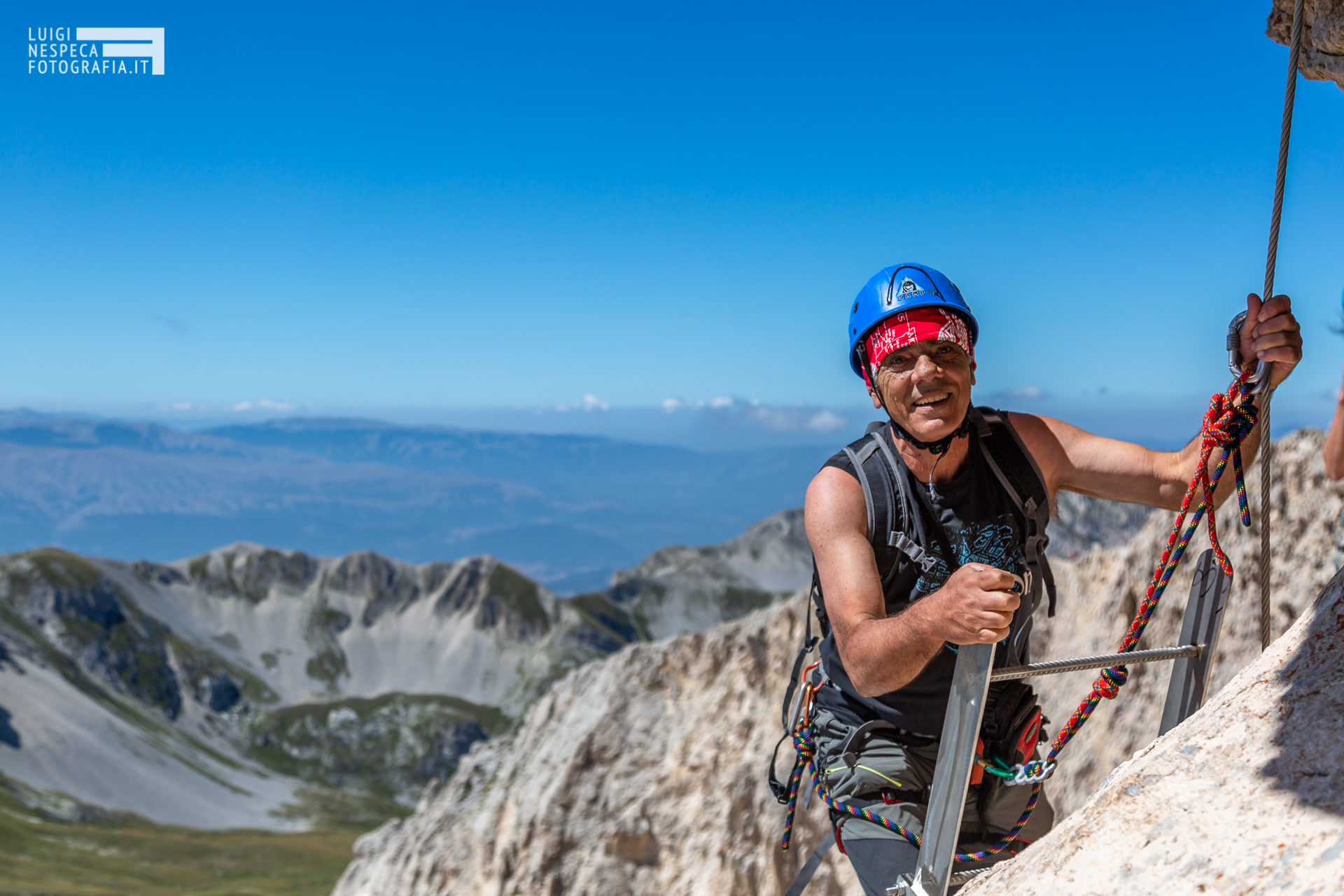 Alpinisti sulla Ferrata verso il Bivacco Bafile