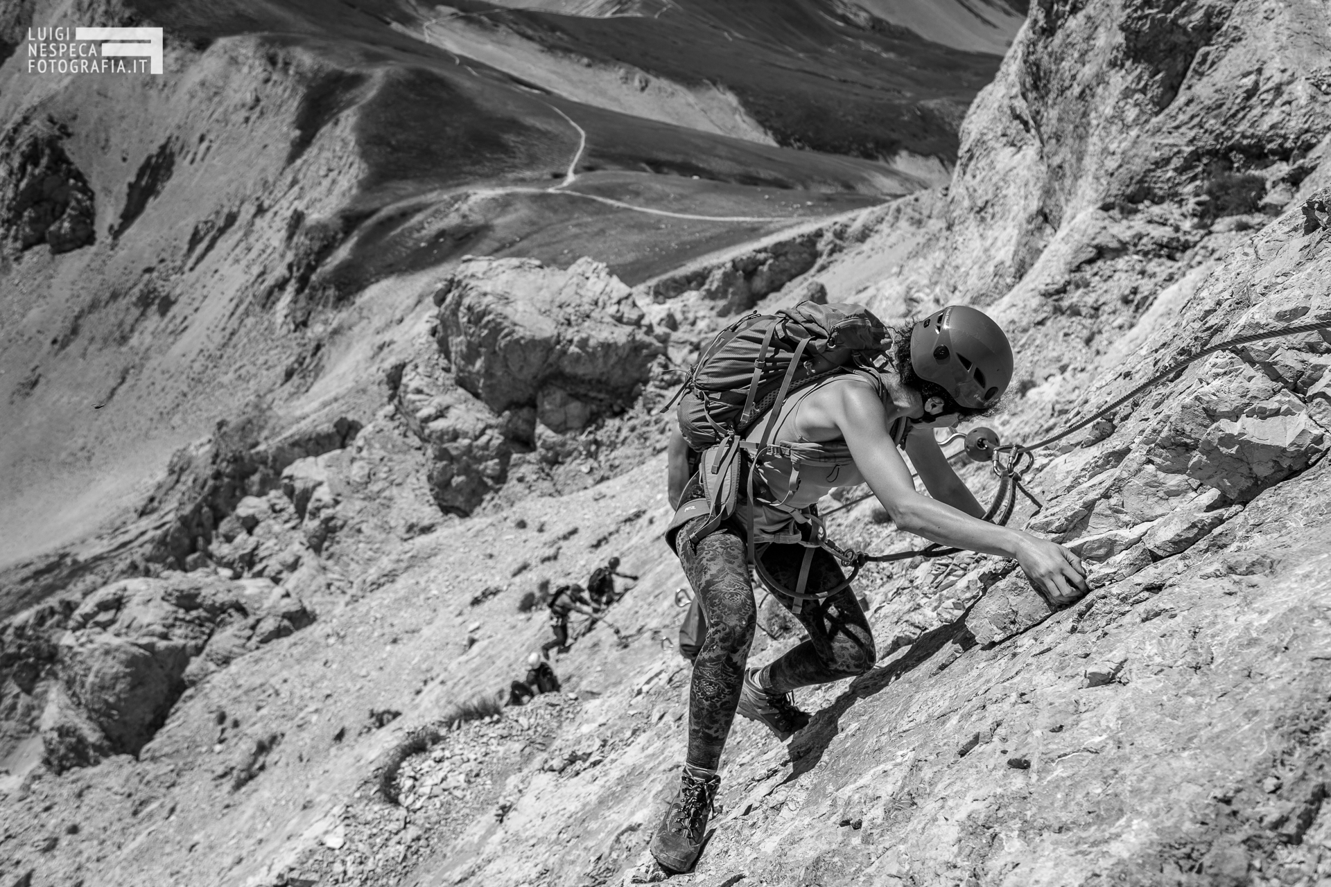 Alpinisti sulla Ferrata verso il Bivacco Bafile