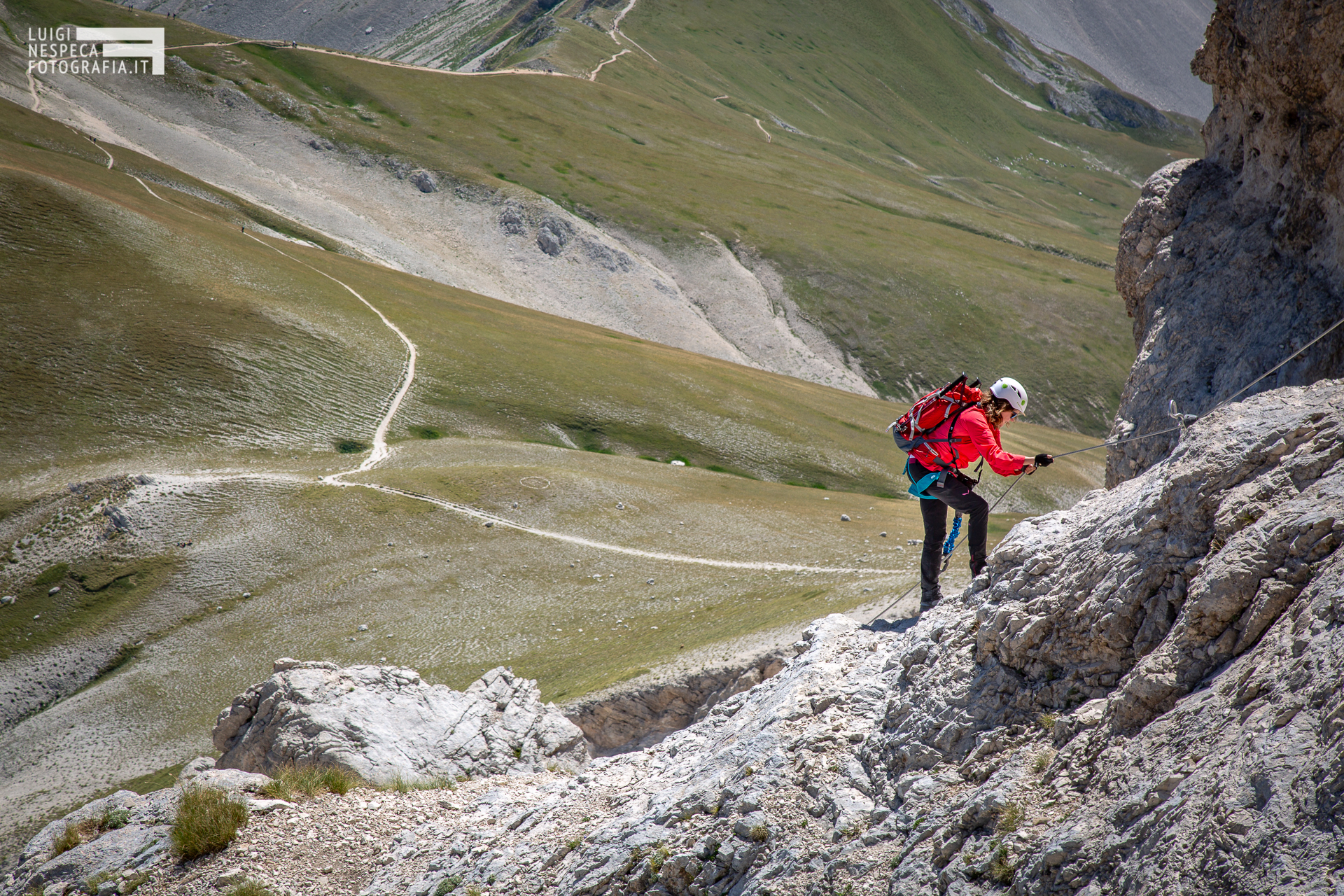 Alpinisti sulla Ferrata verso il Bivacco Bafile