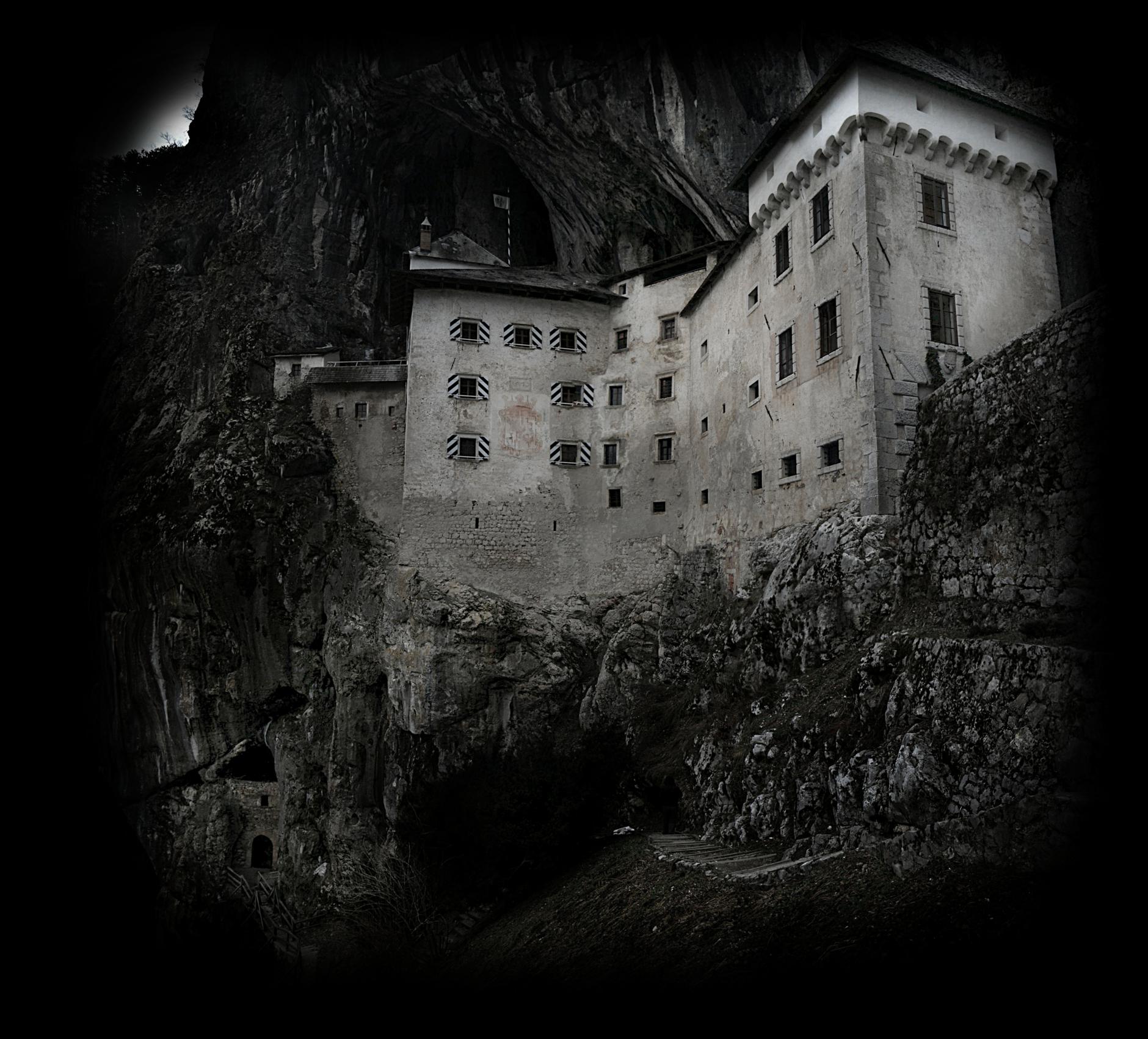 castello di predjamski grad, slovenia