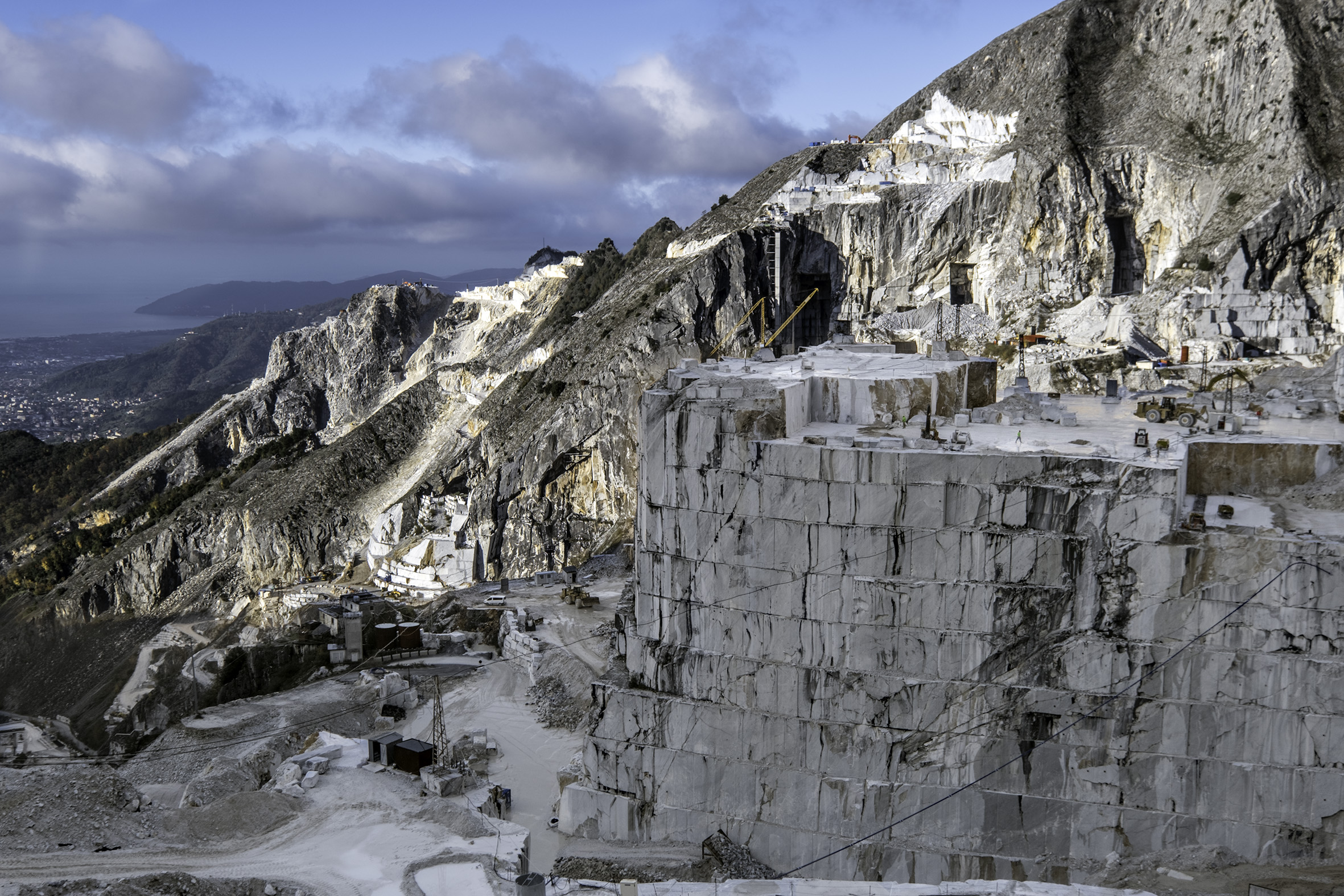 Carrara: marble quarry.