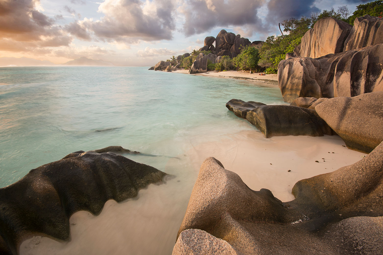 Tramonto ad Anse Source D'argent