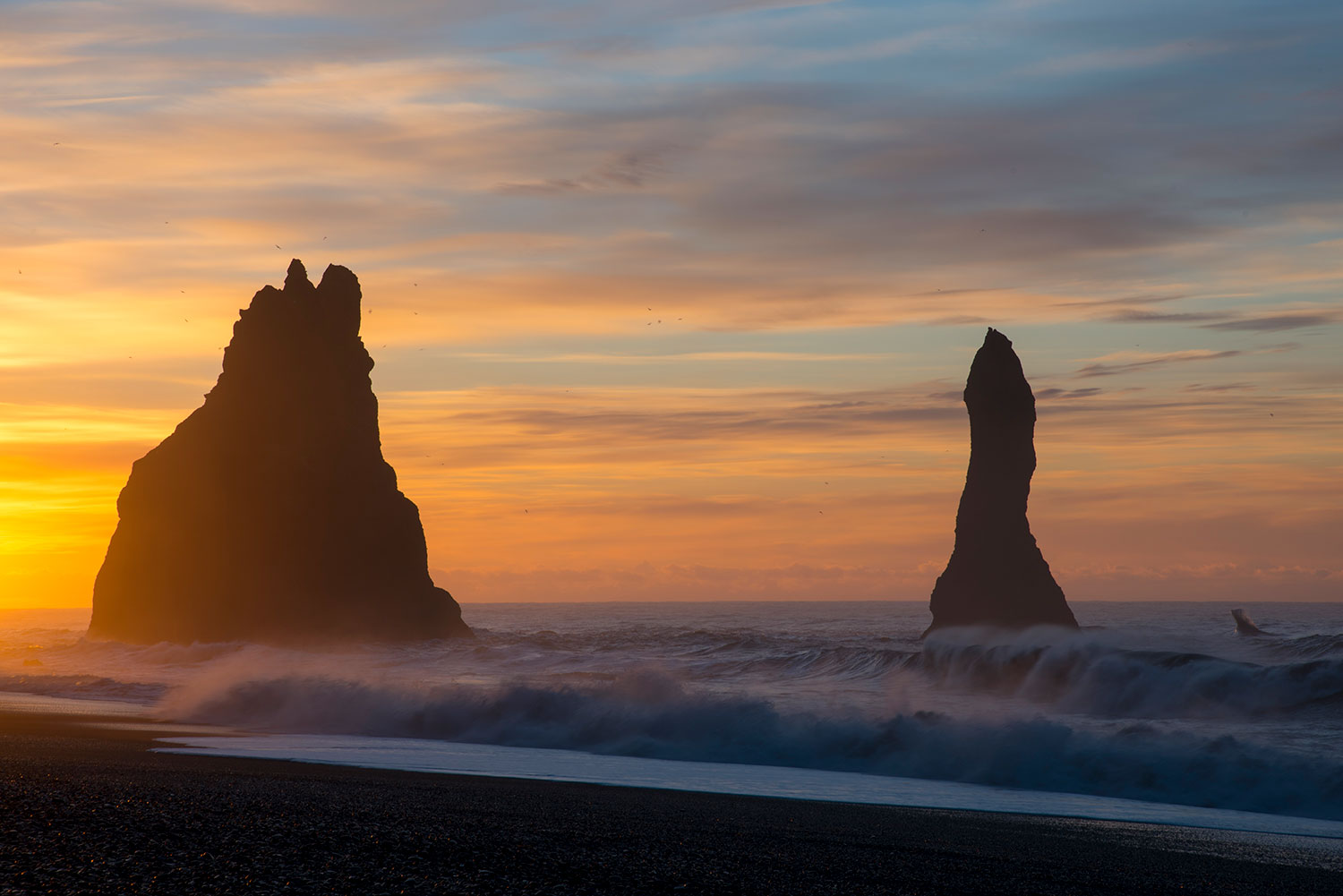 Spiaggia di Reynisfjara all'alba