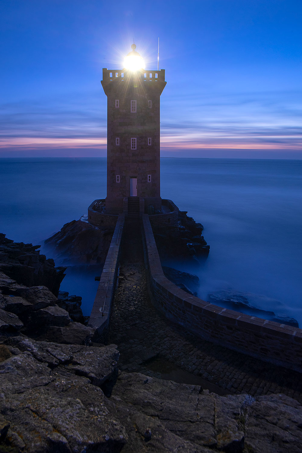 Faro di Kermovan al crepuscolo