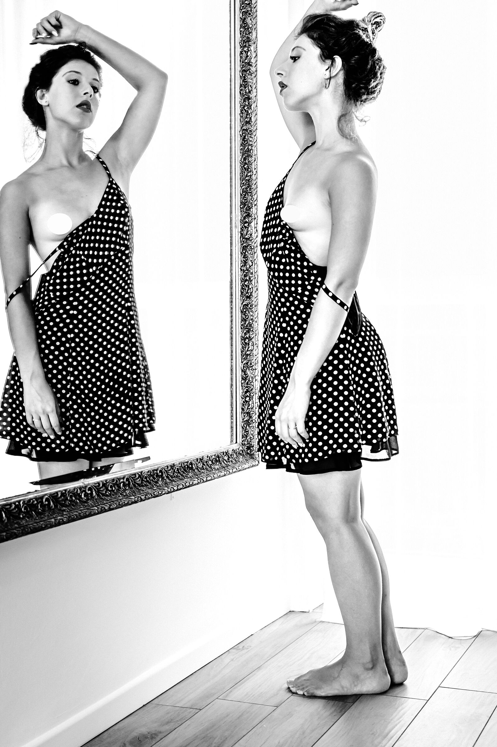 Micaela allo specchio, 2 (Censored e scuse)