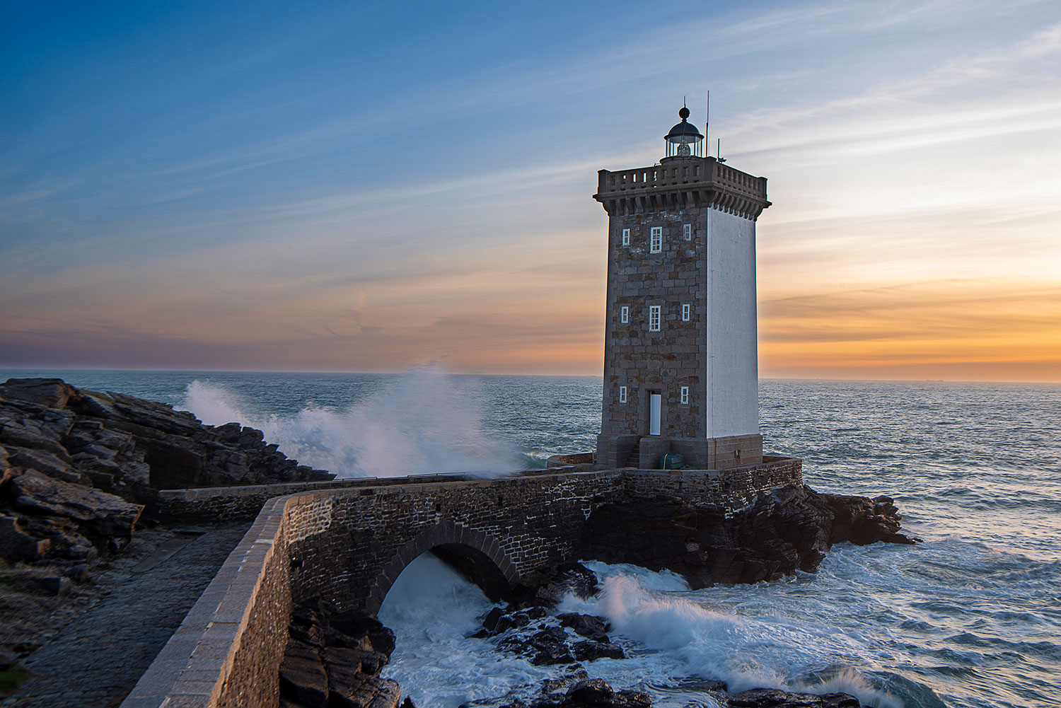 Faro di Kermovan all'alba