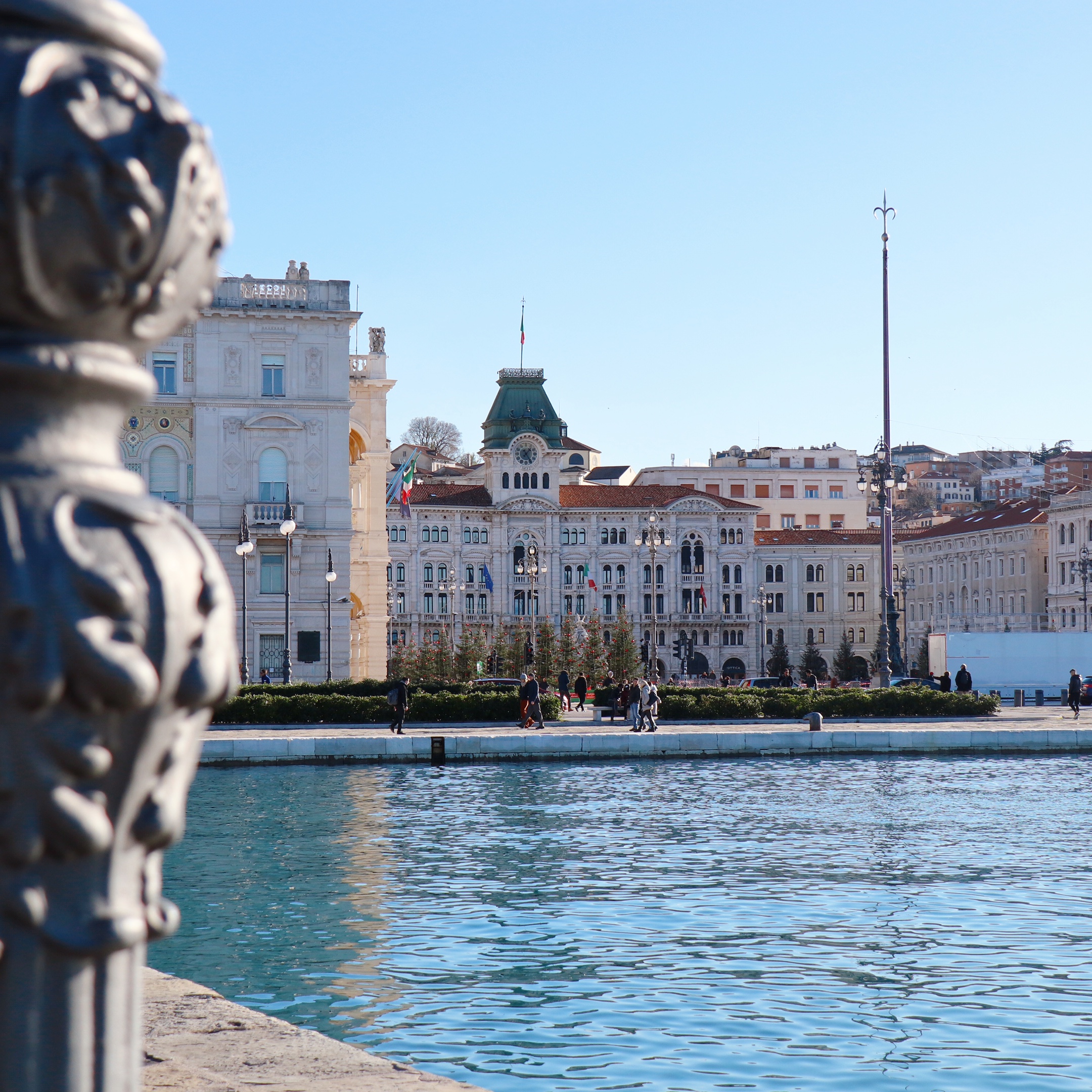 Square Unity from Bold