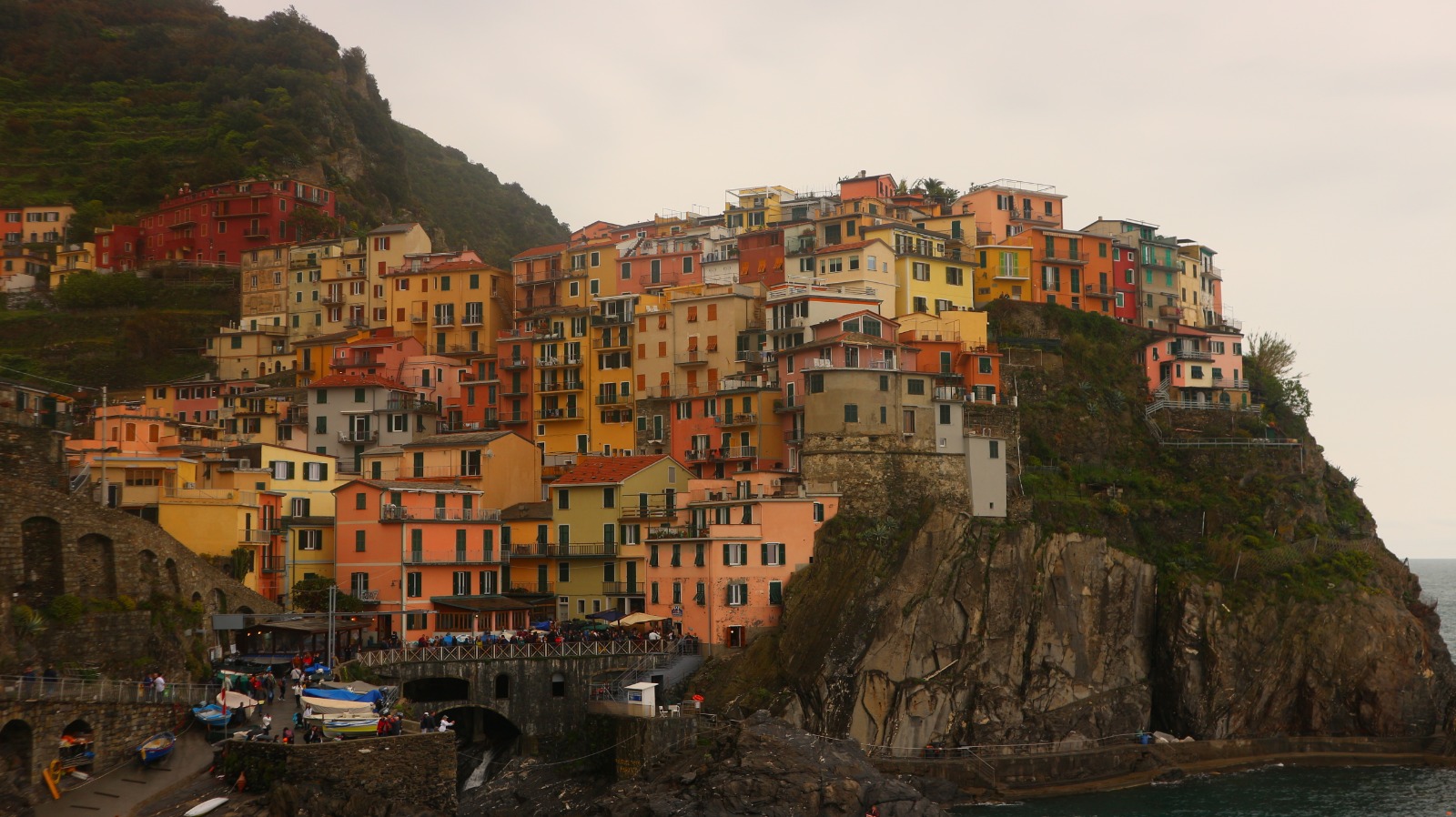 Manarola nuvolosa