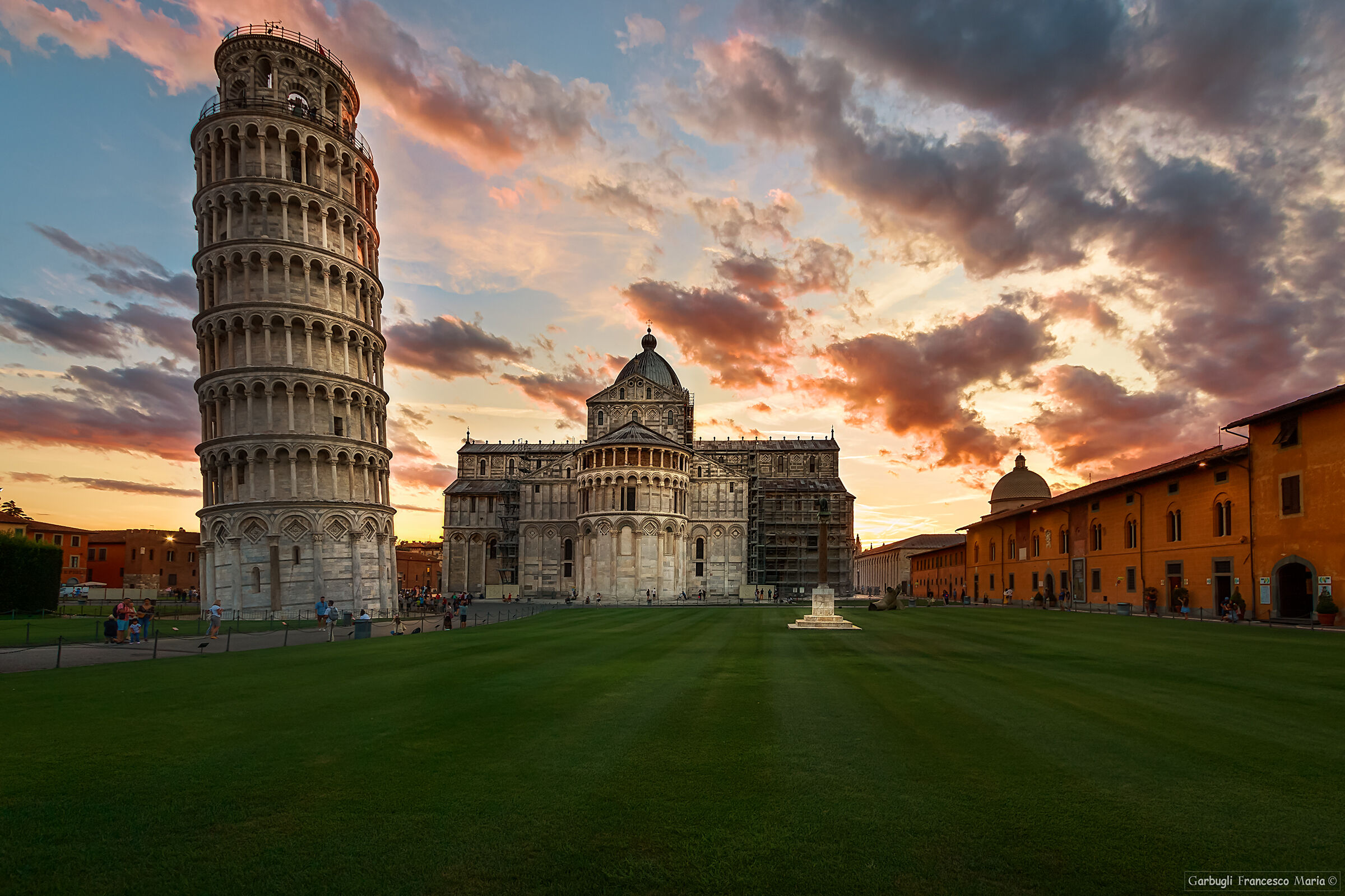 Tramonto A Piazza dei Miracoli "il 2020 sarà mag...