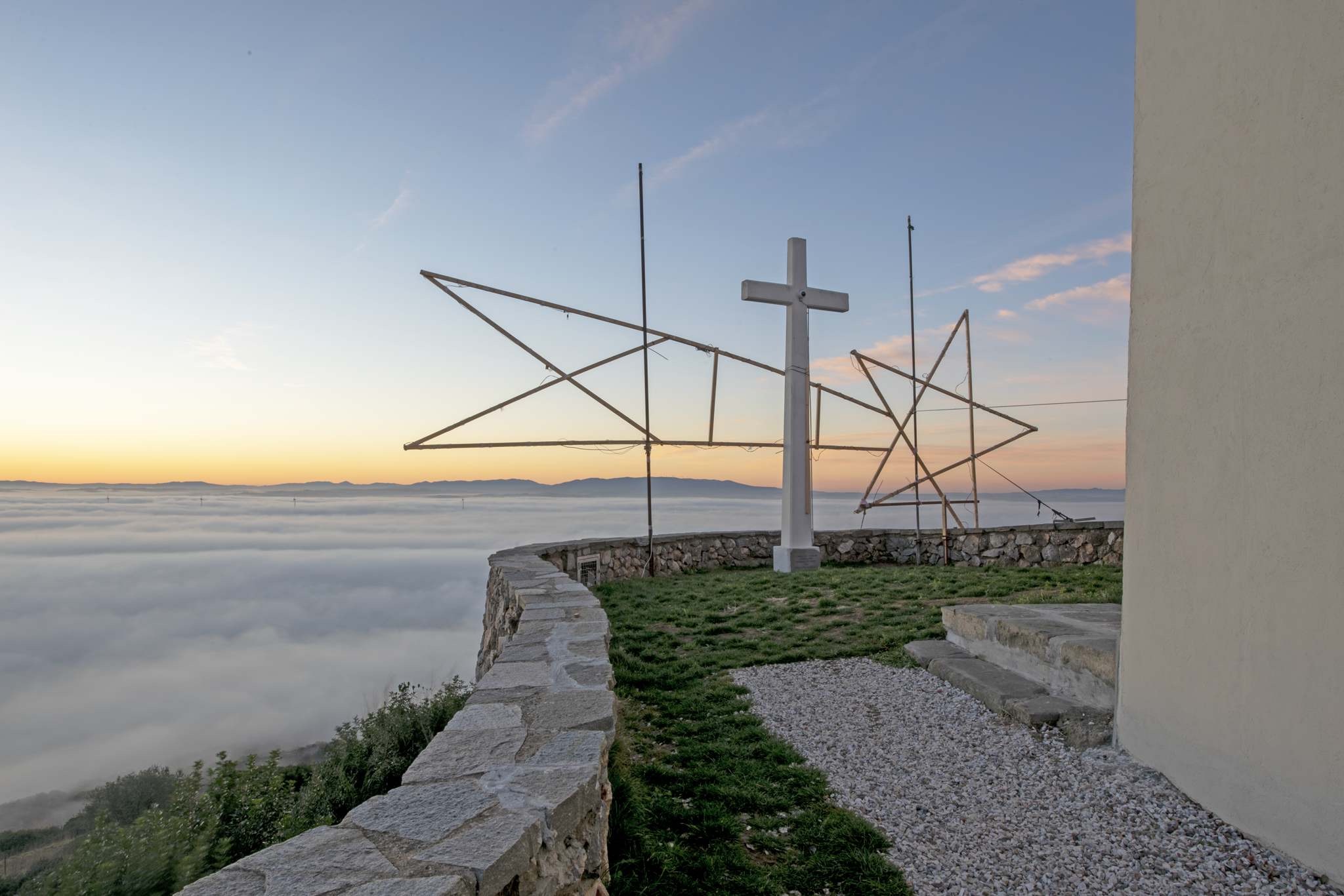 The fog over the hill