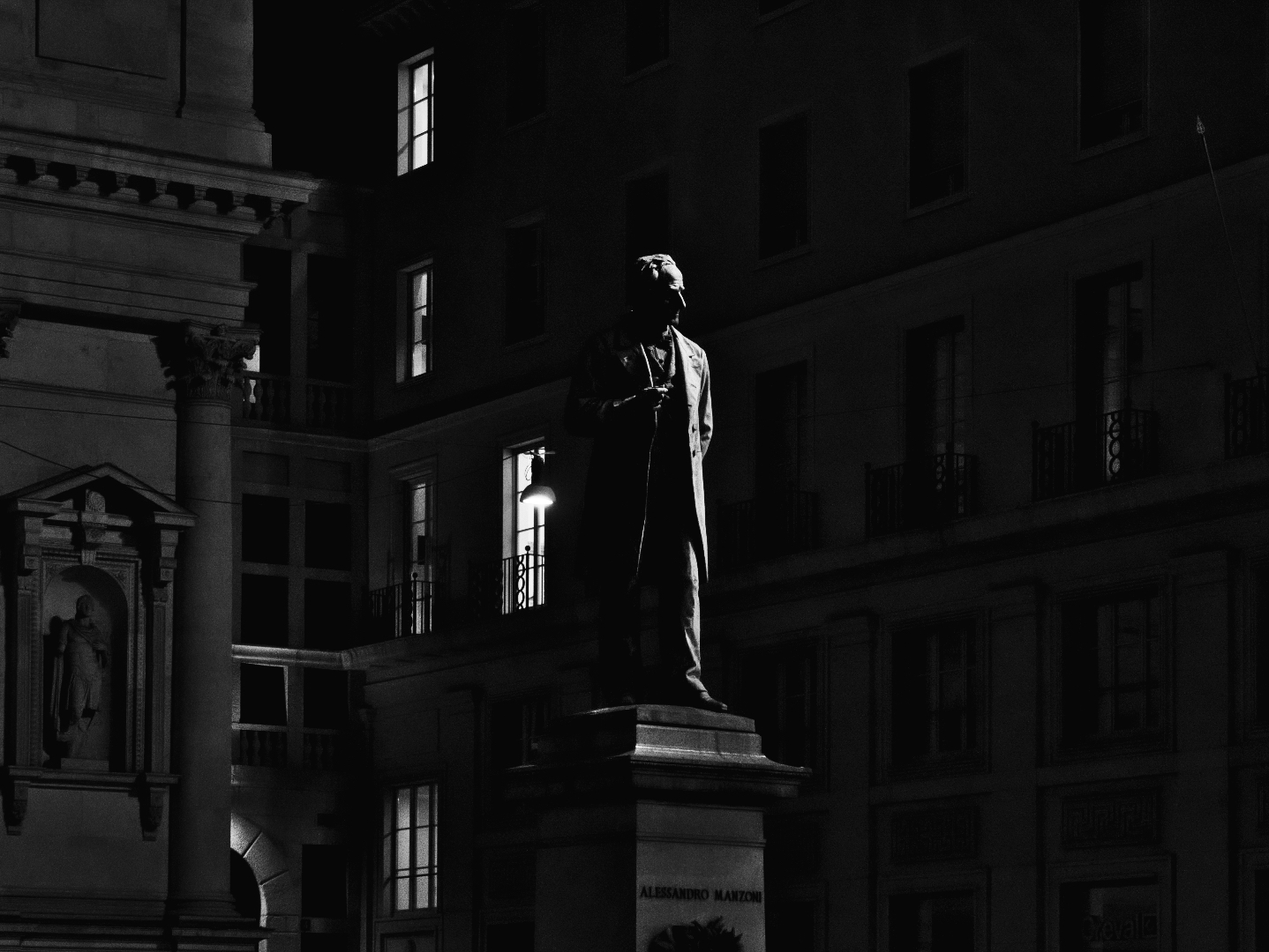 Piazza San Fedele - Tagli di luce