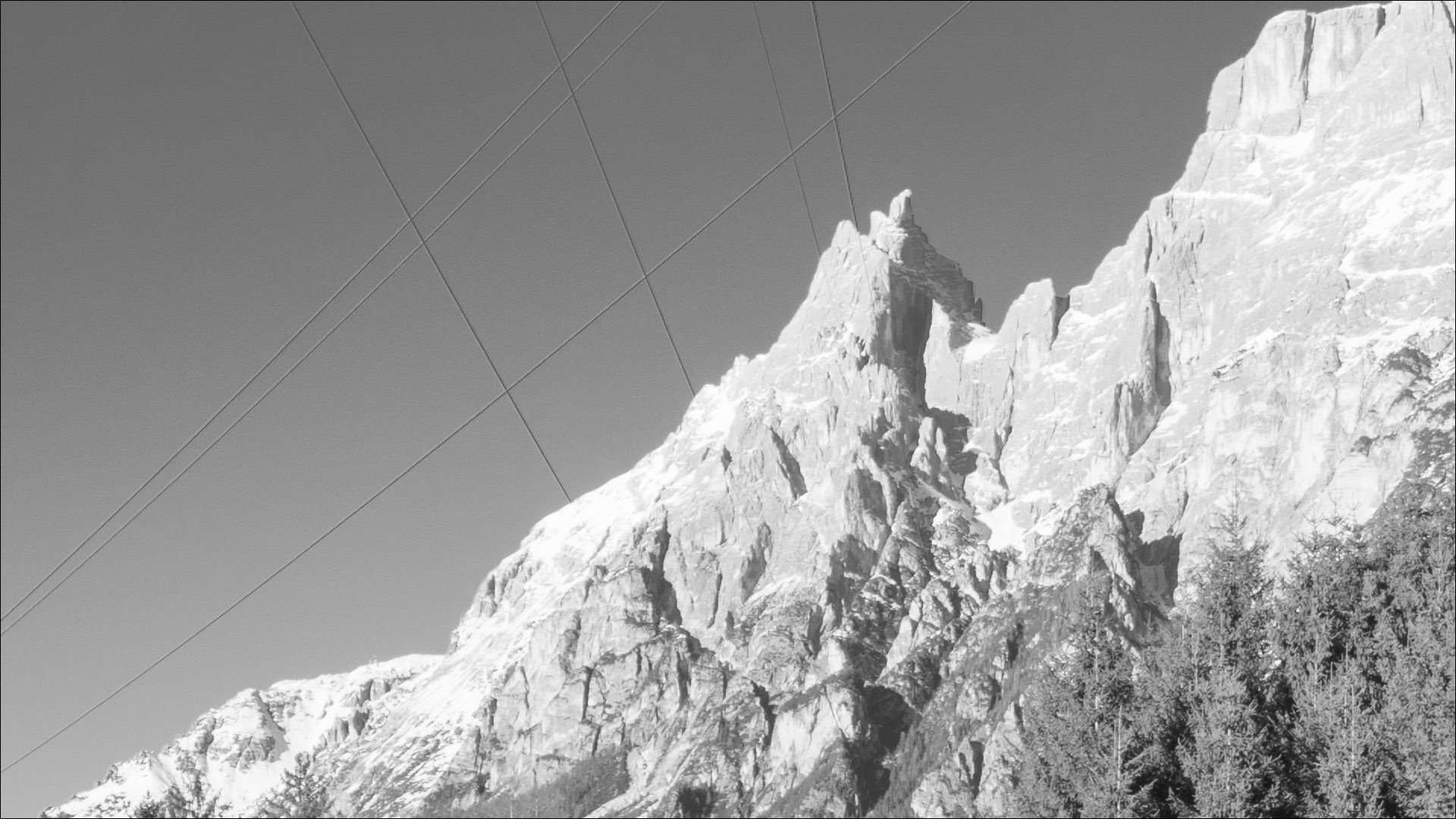 Particolare fili "contro" montagna