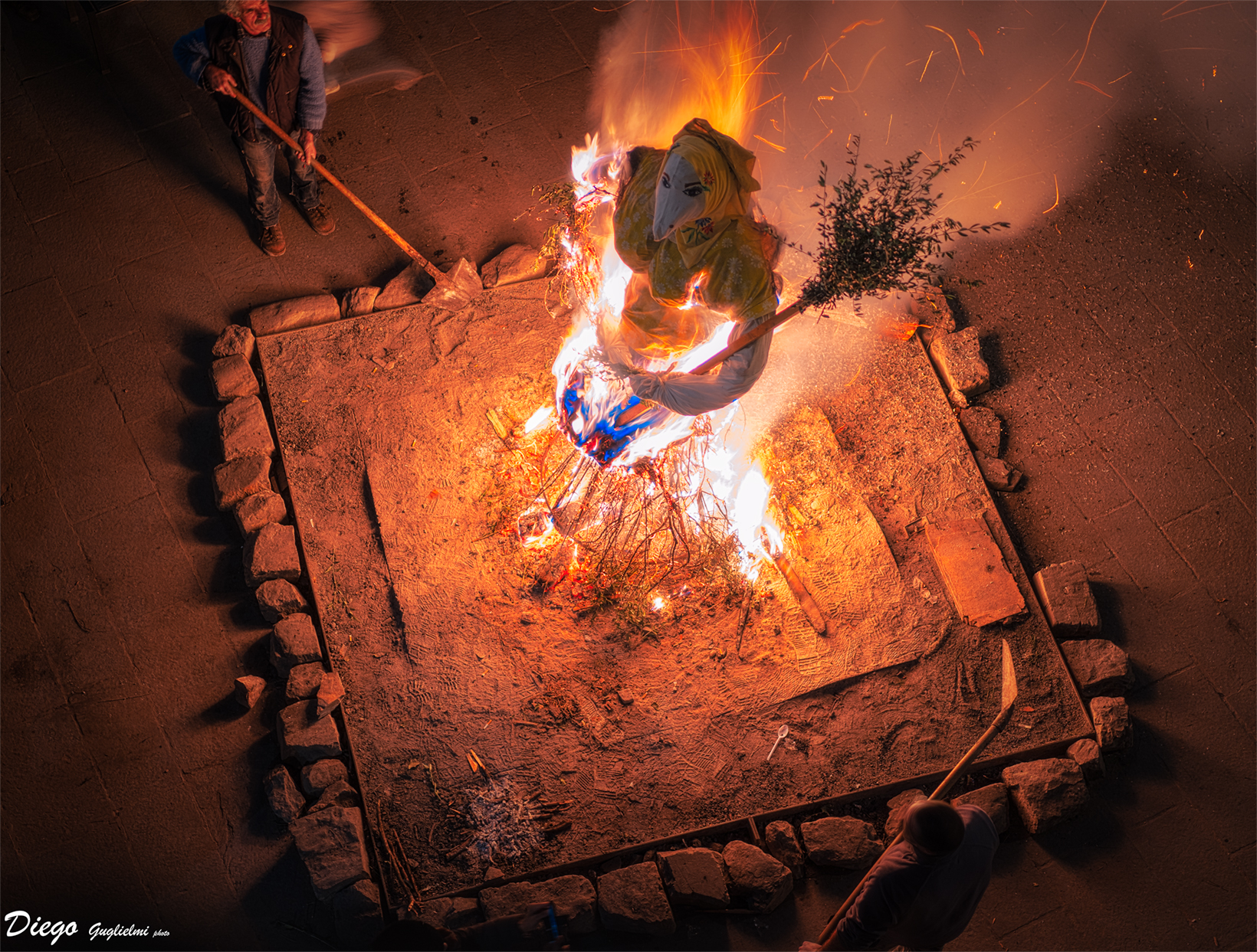 Befana burning