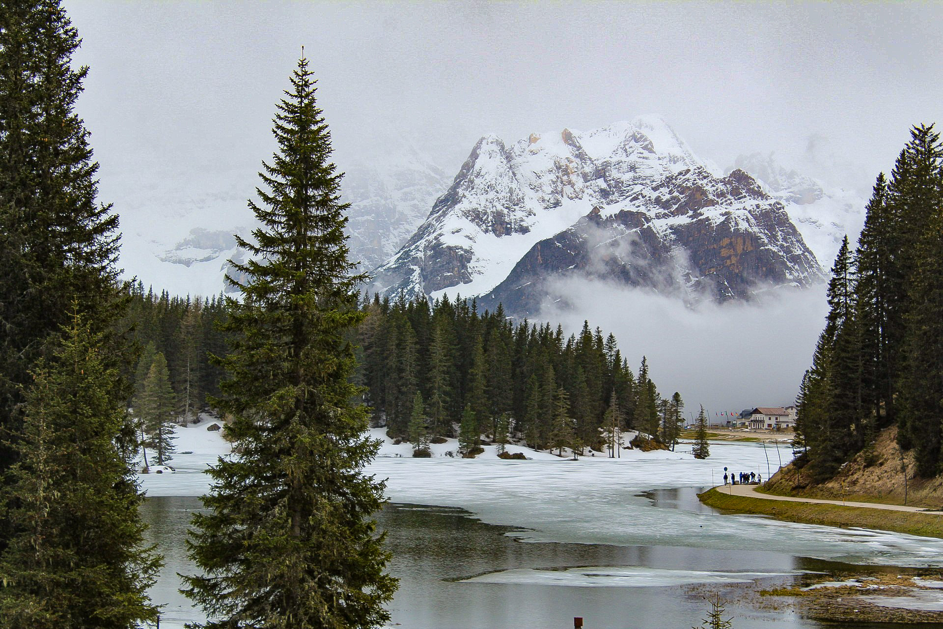 Forse la verità dipende da una passeggiata intorno al...