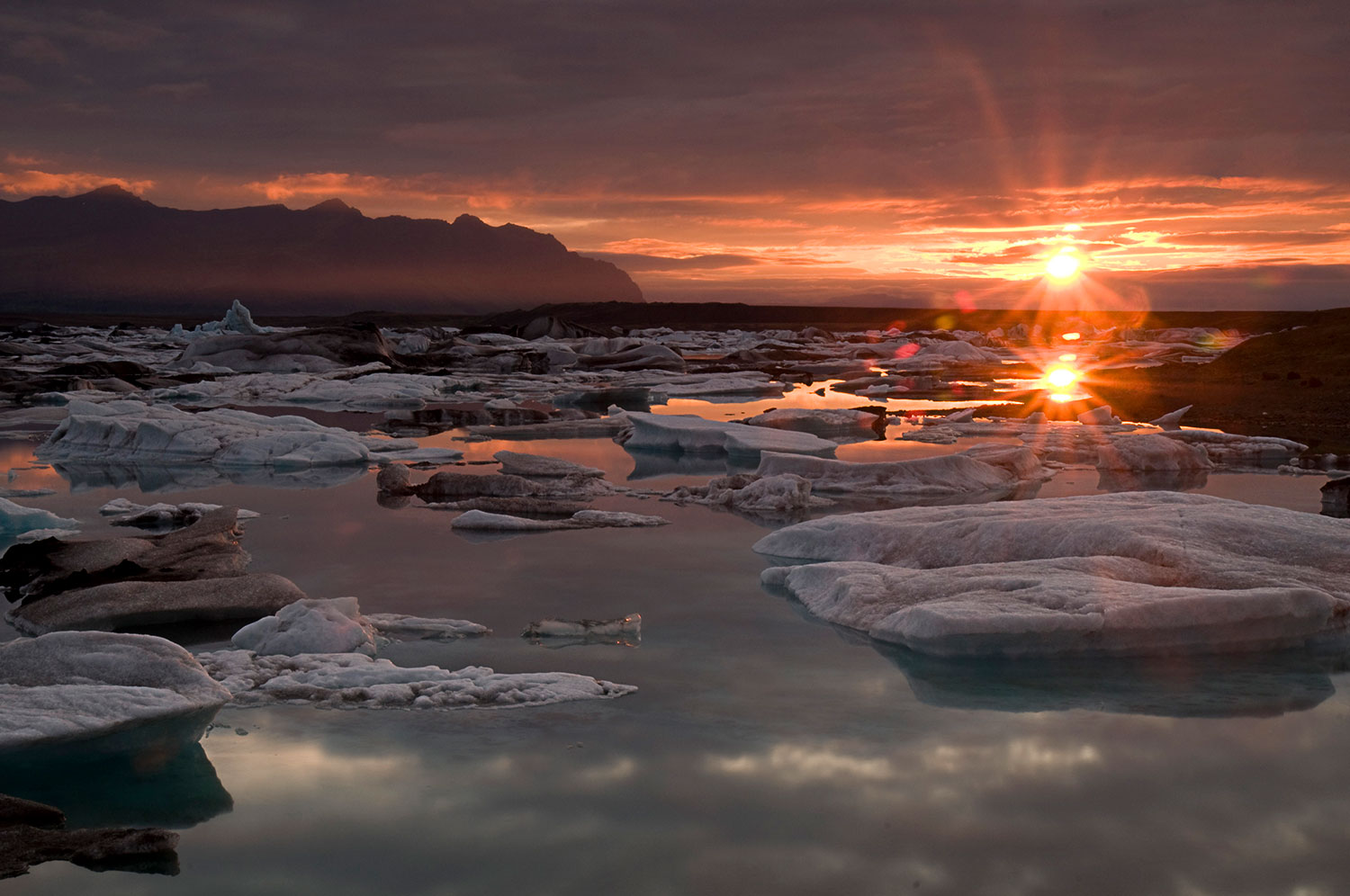 Alba arancione alla laguna di Jokulsarlon