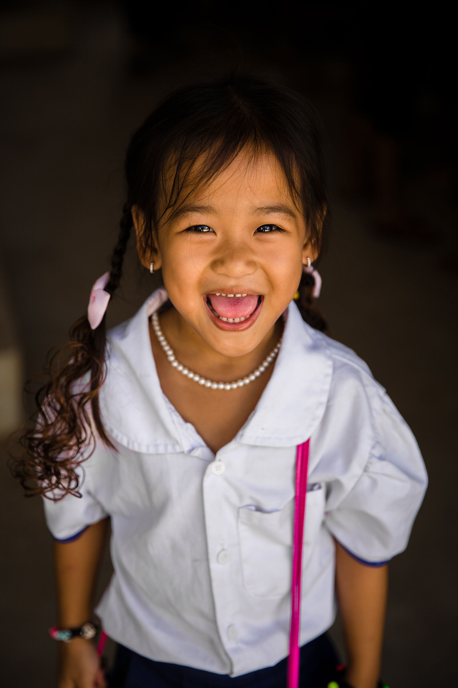 Una sorridente bambina cambogiana