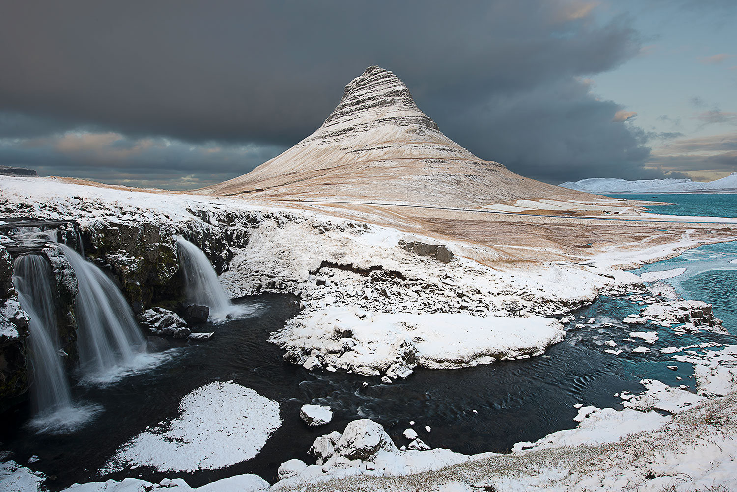 kirkjufell innevato