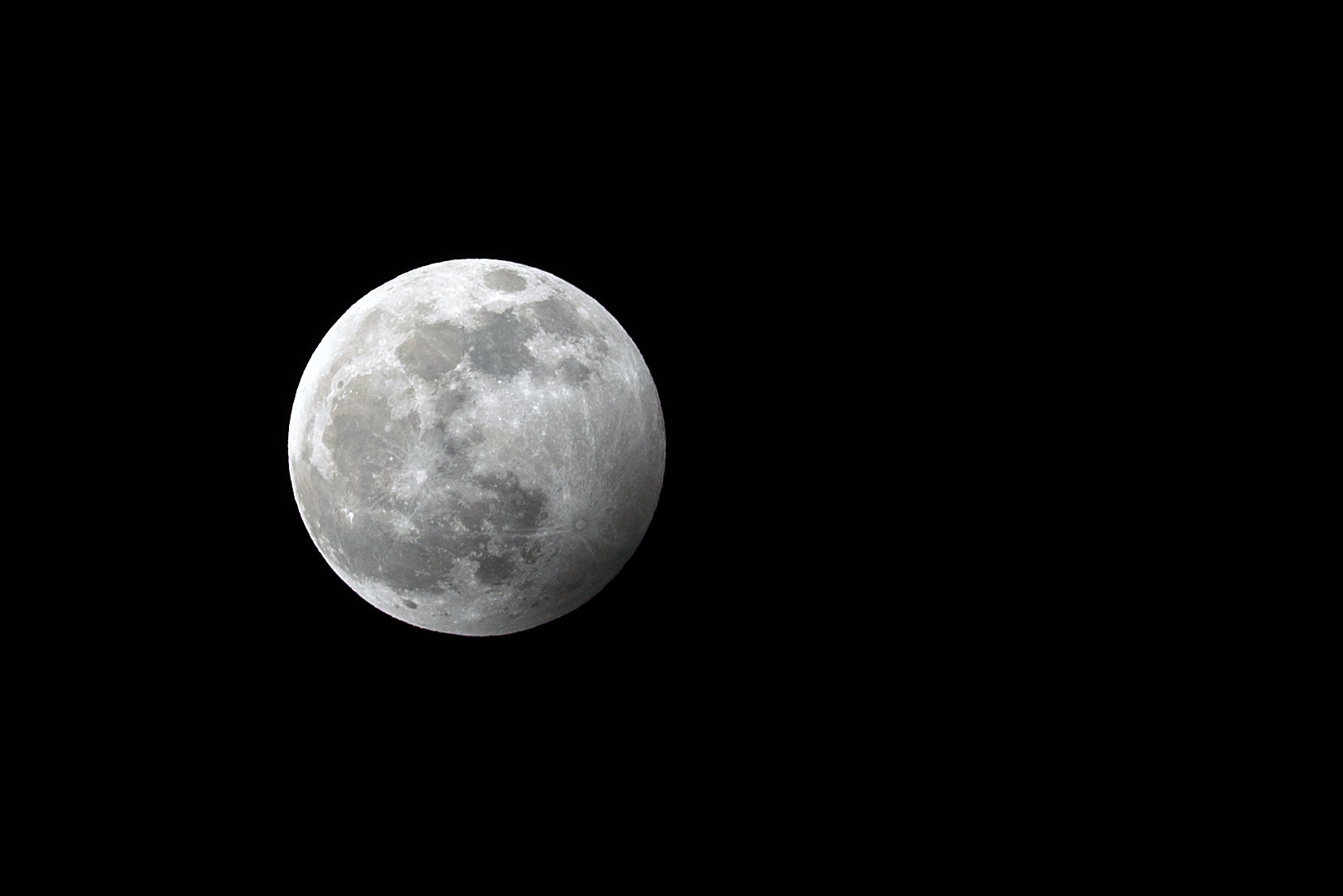 Prima eclissi (in penombra) del 2020