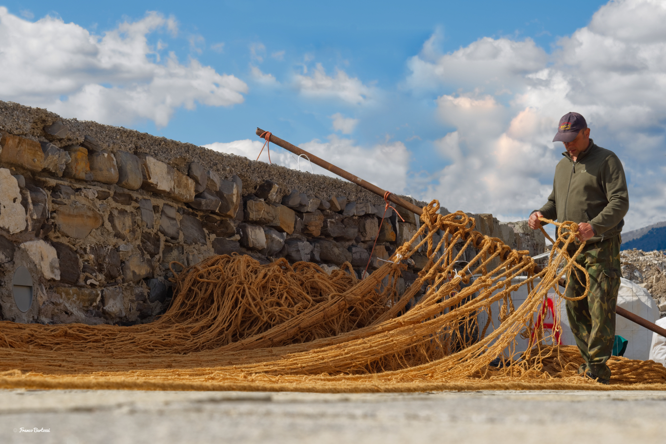 Camogli, costruzione di una rete da pesca