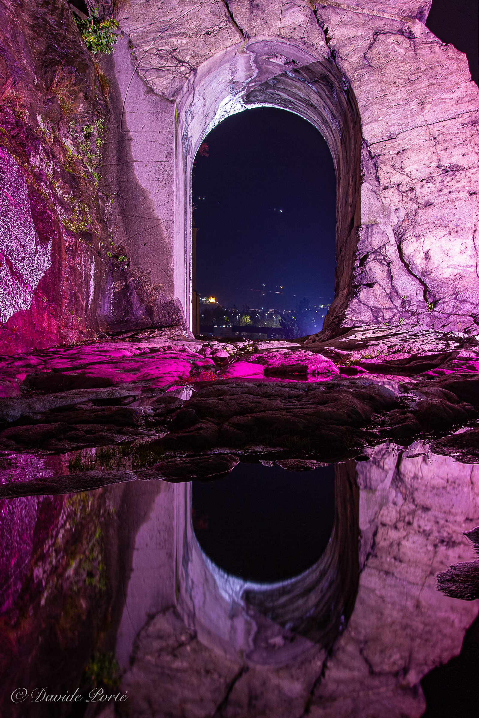 Donnas Roman road with bow