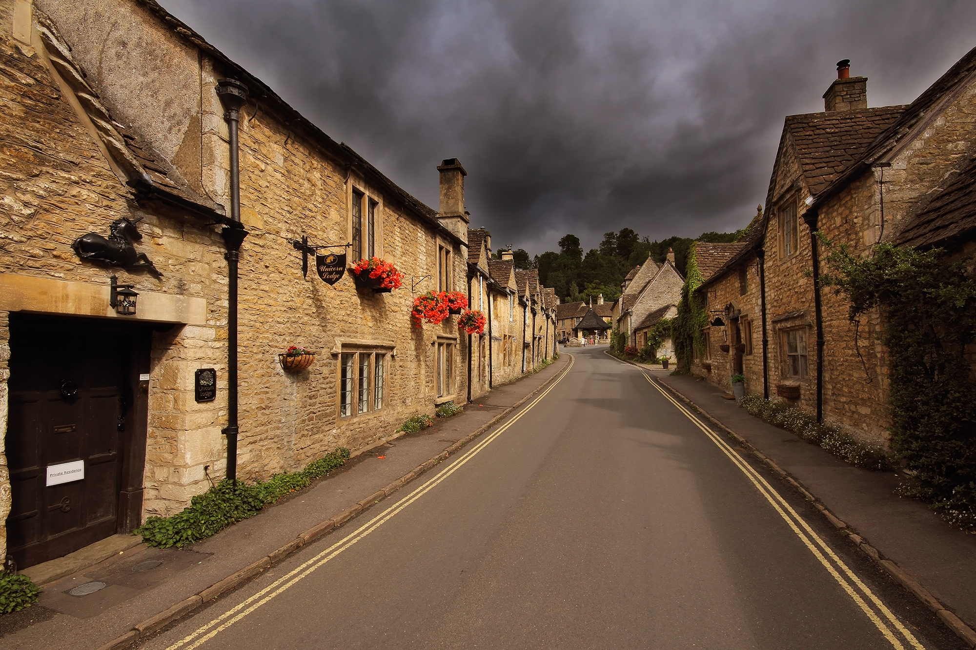 due passi a Castle Combe