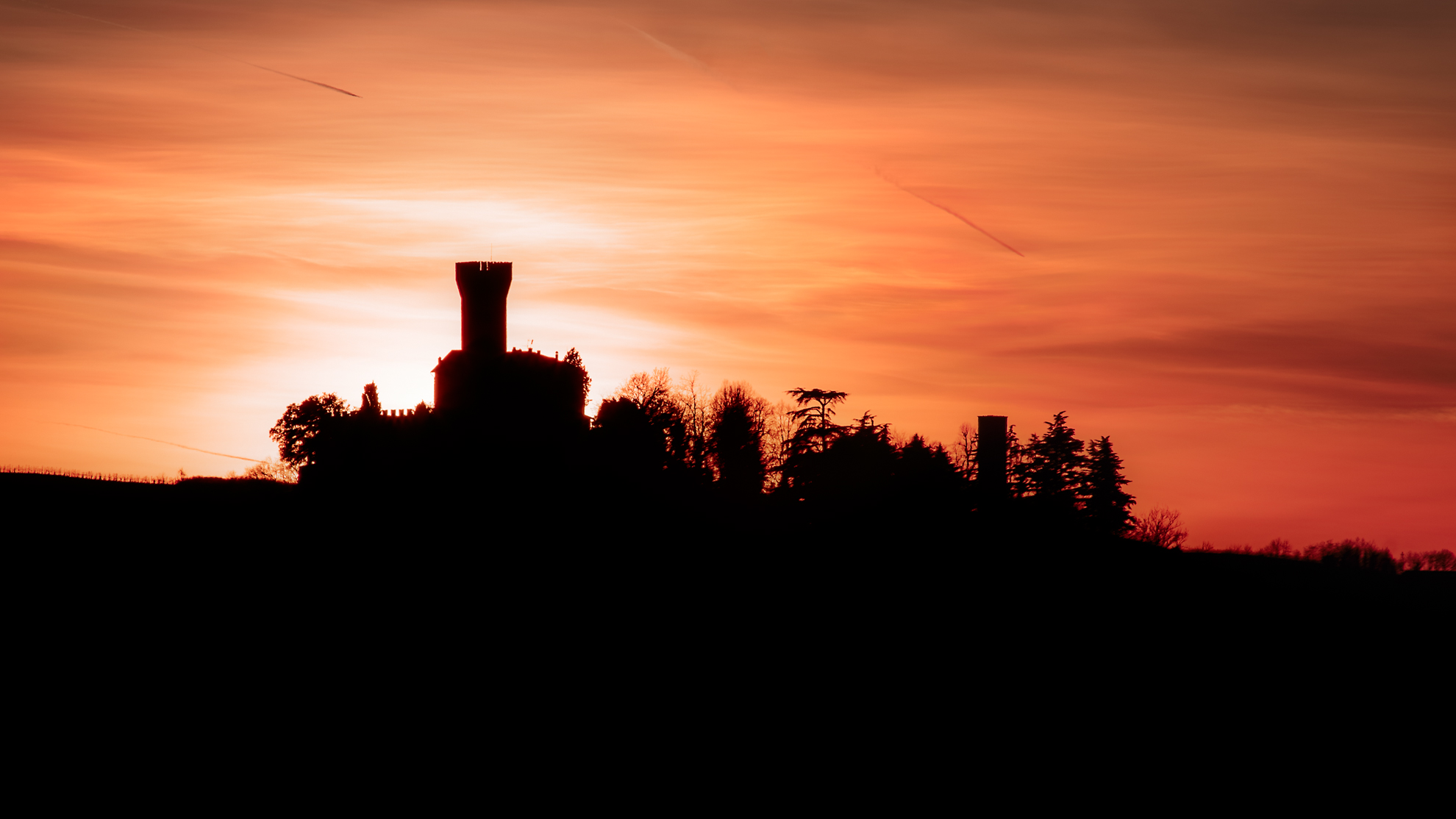 Tramonto sul castello di Cigognola