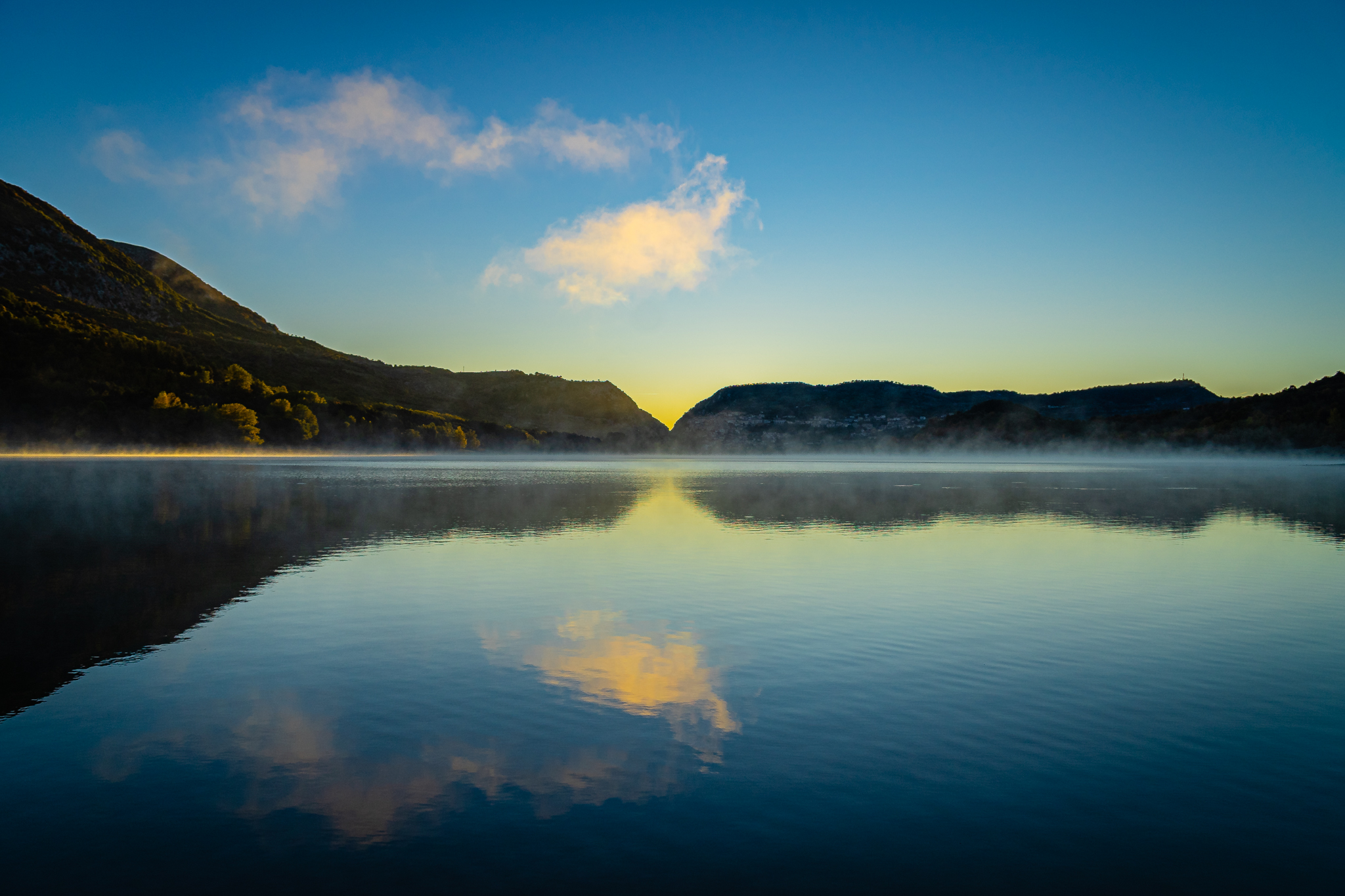 Lake Barrea - sunrise October 2019