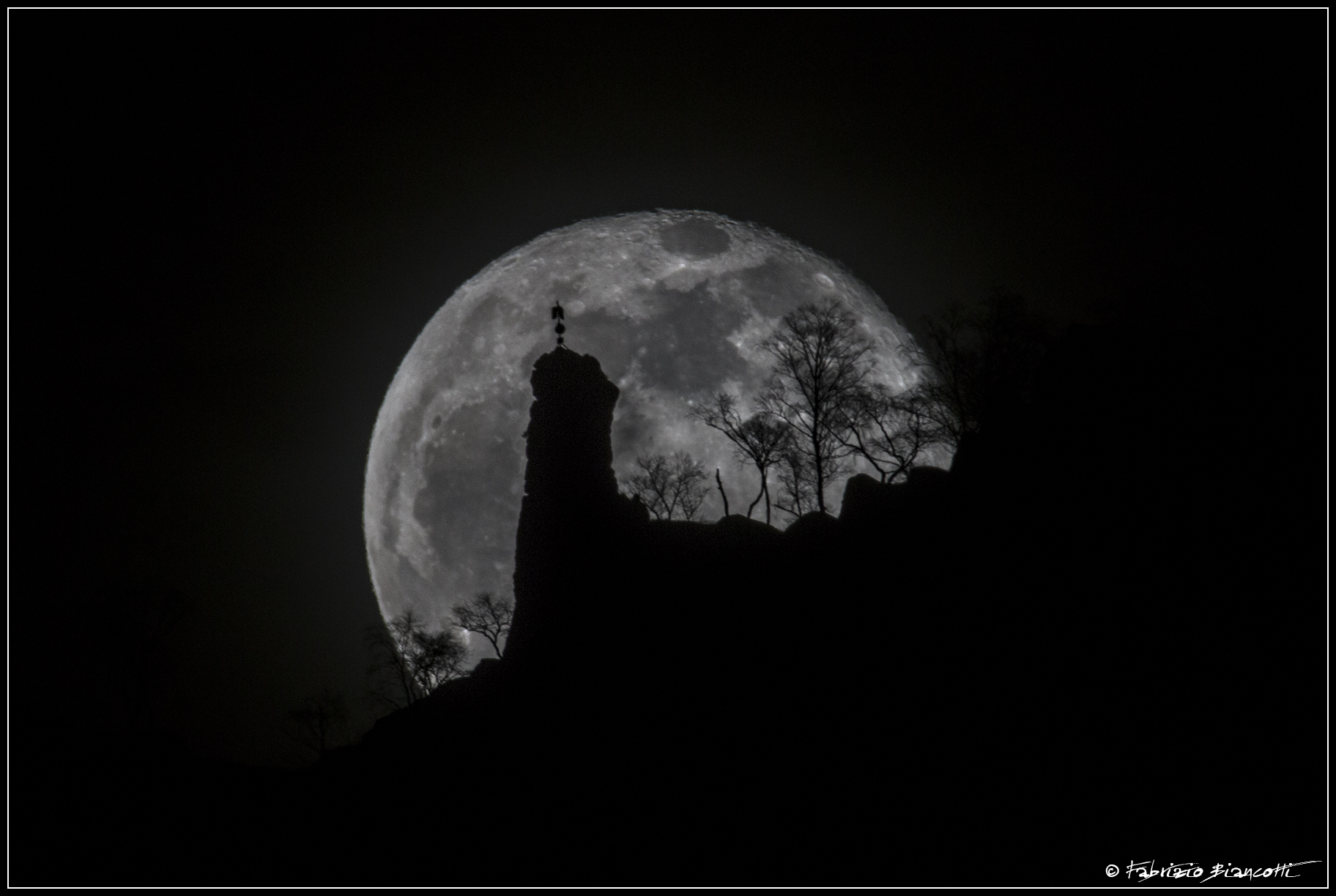 La Luna sorge dietro al "Sas da l'Om"
