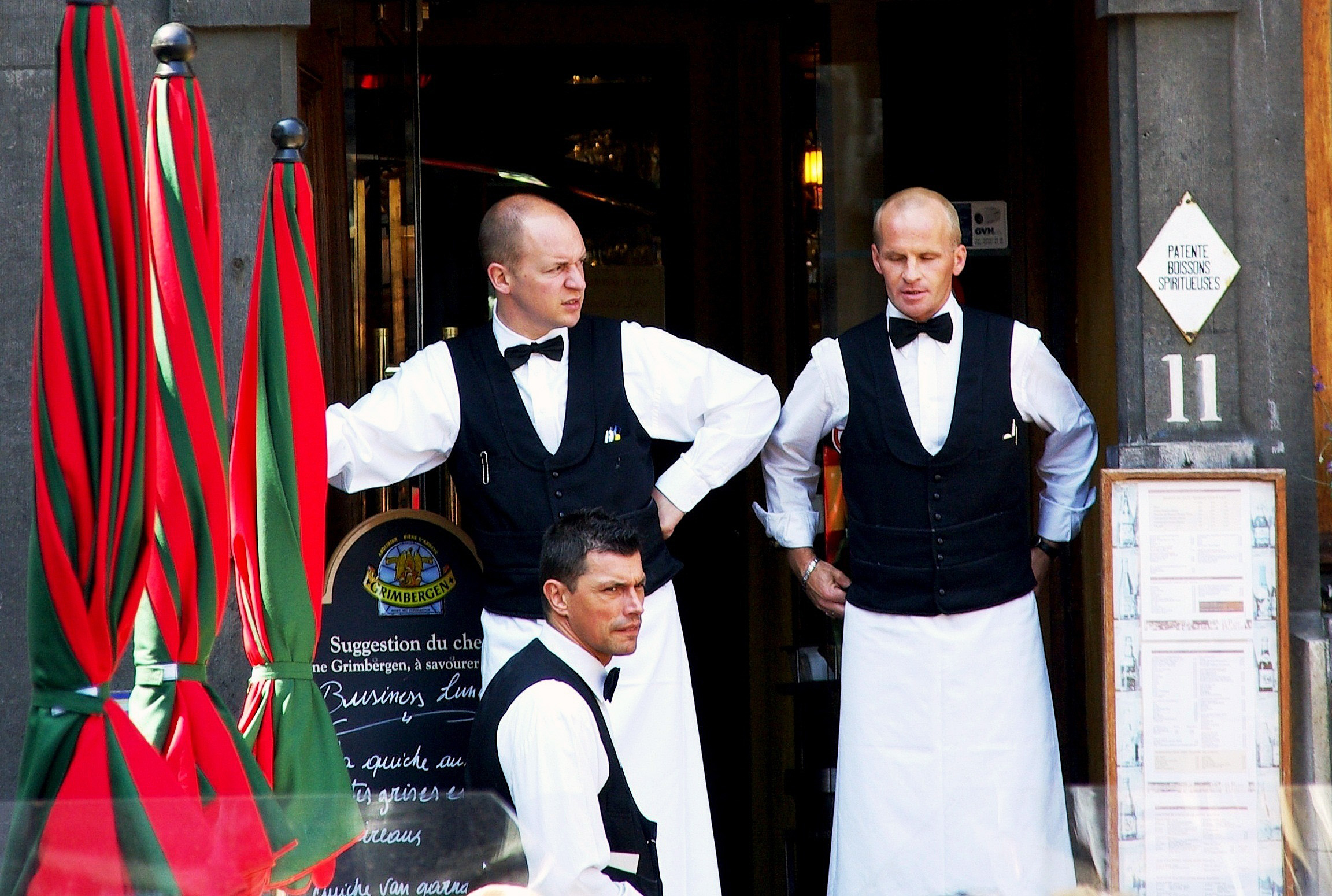 Buxelles, Grand Place: Waiting for customers ...