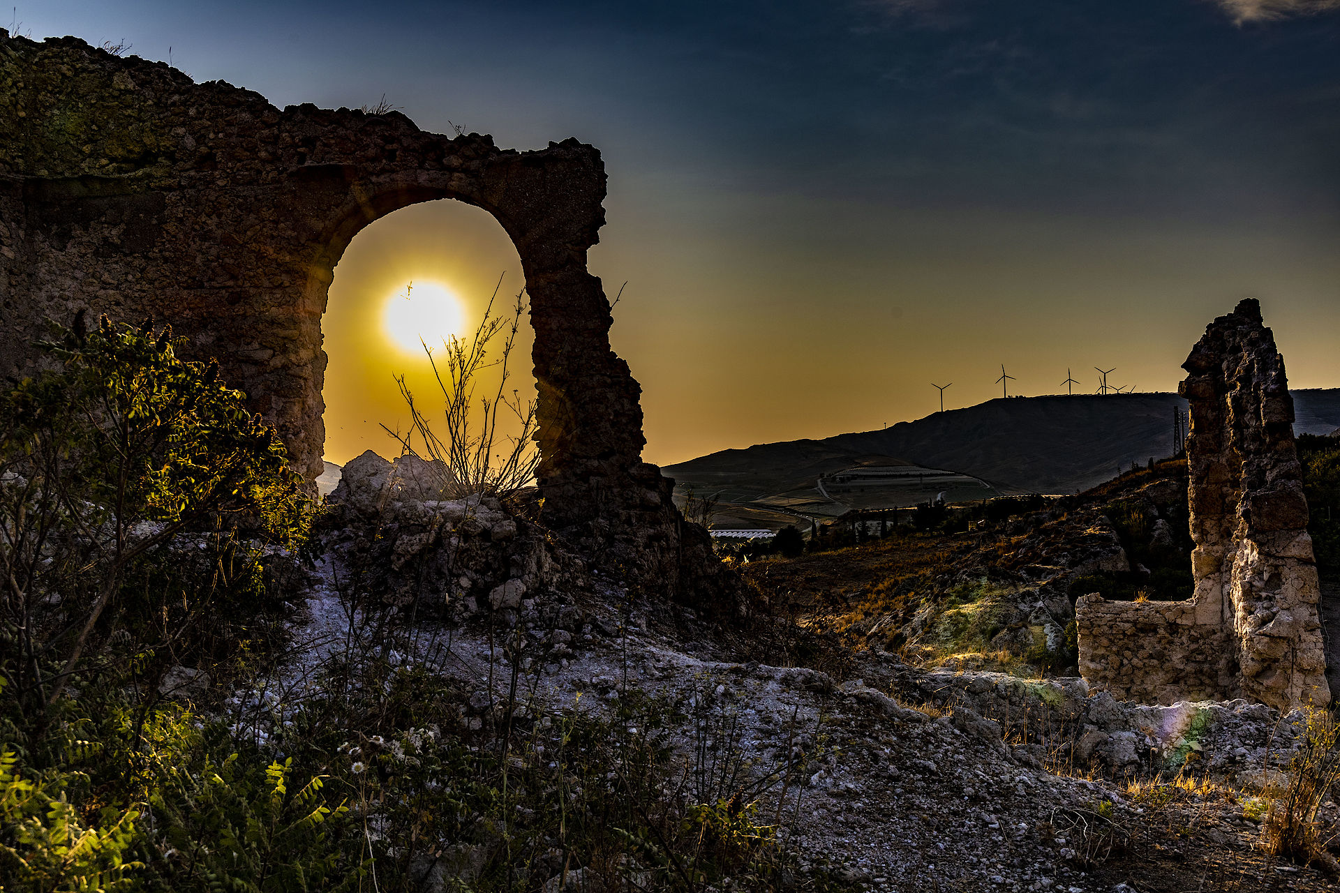 calvario di Palma di Montechiaro al tramonto